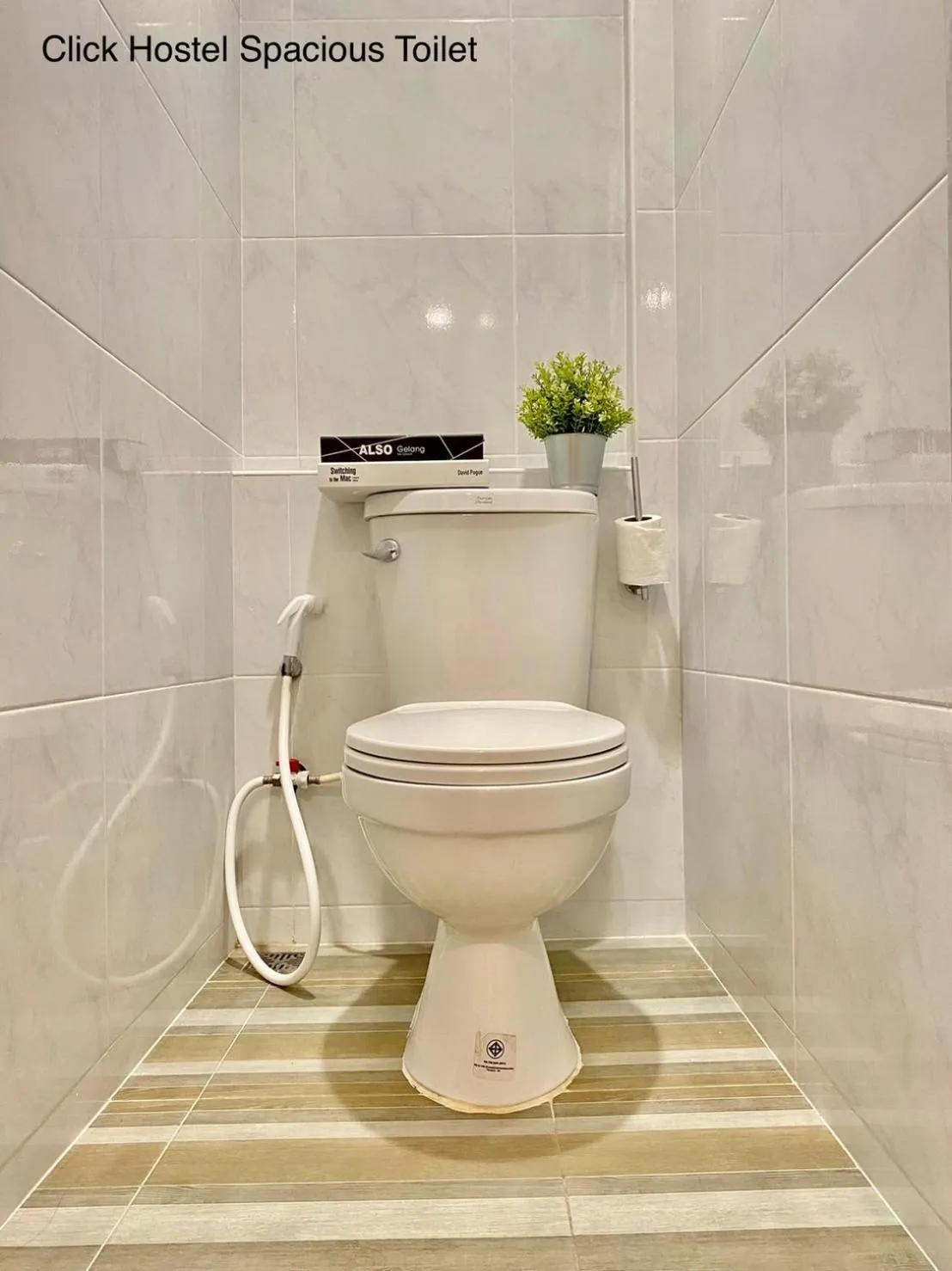 Toilet in Click Hostel