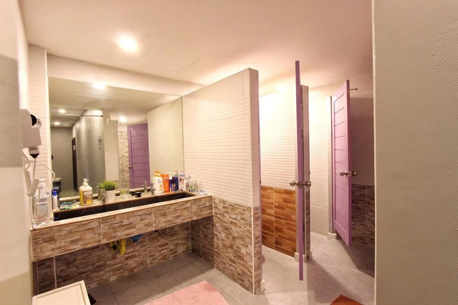 Bathroom in Click Hostel