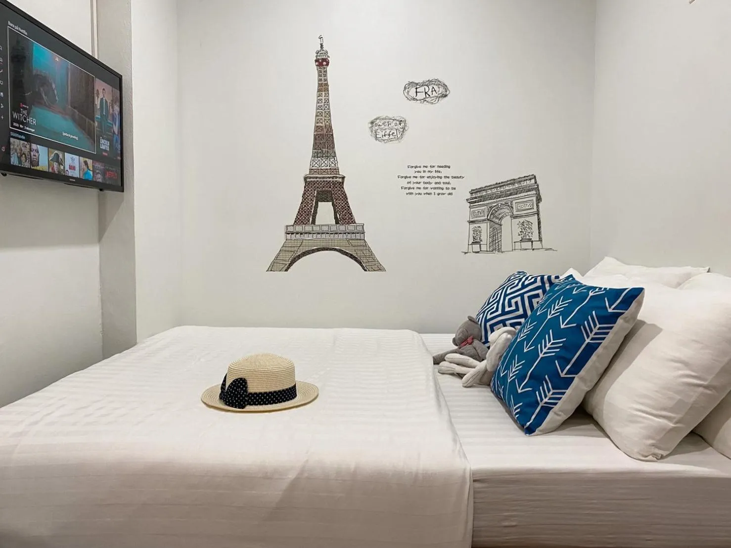 View (from property/room), Bed in Click Hostel