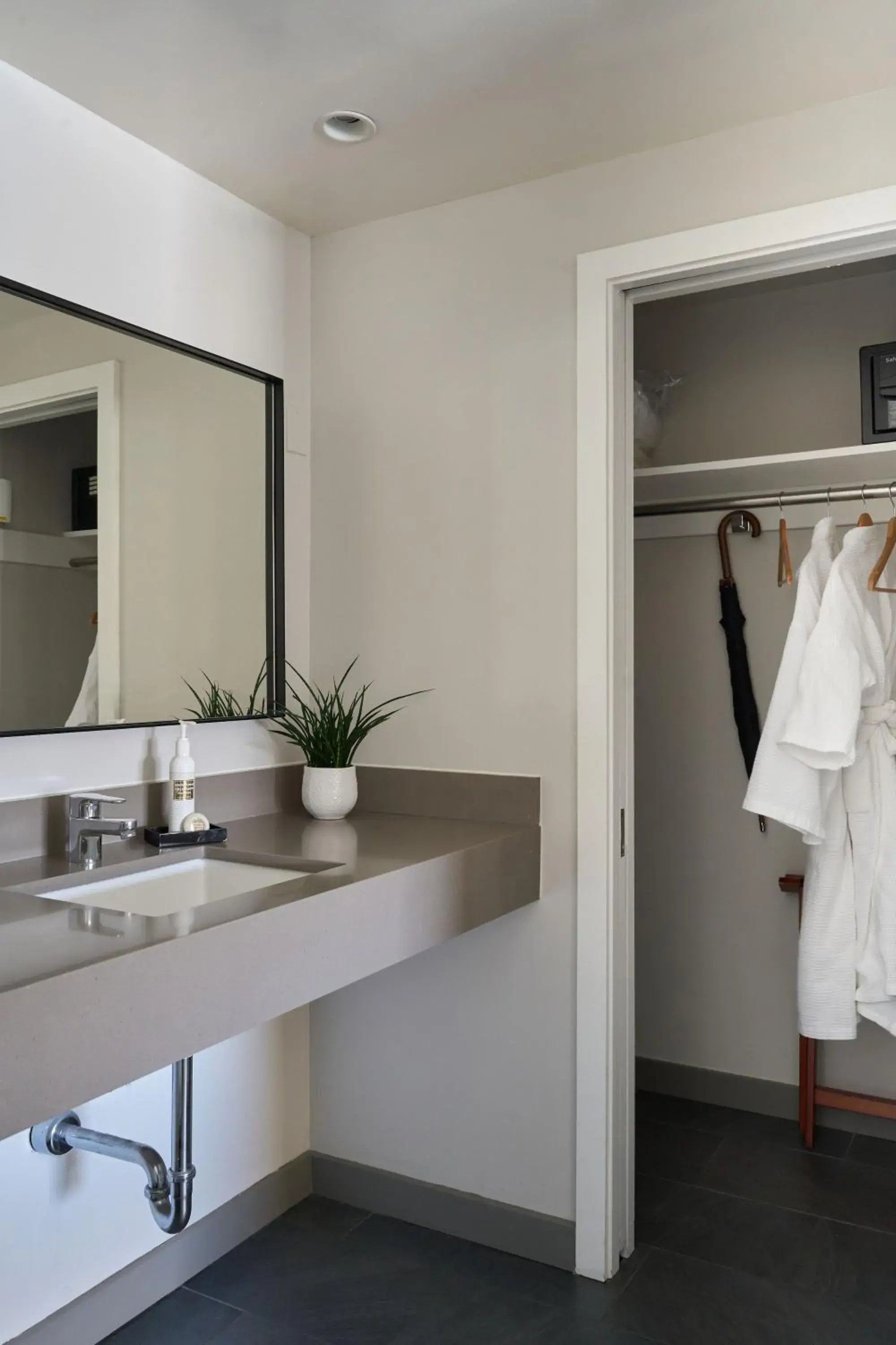 Deluxe Corner King in Heathman Hotel Deluxe Corner King in Heathman Hotel