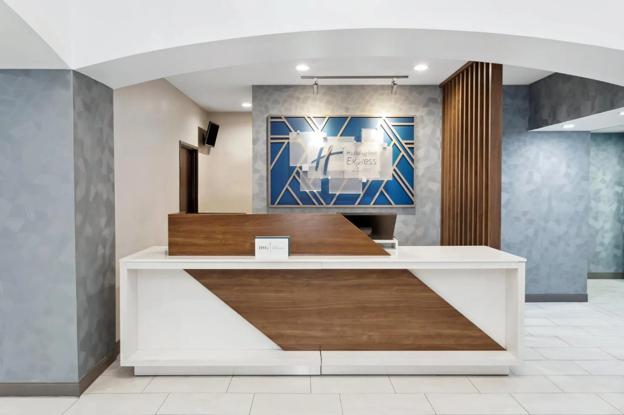 Property building in Holiday Inn Express Pekin - Peoria Area by IHG