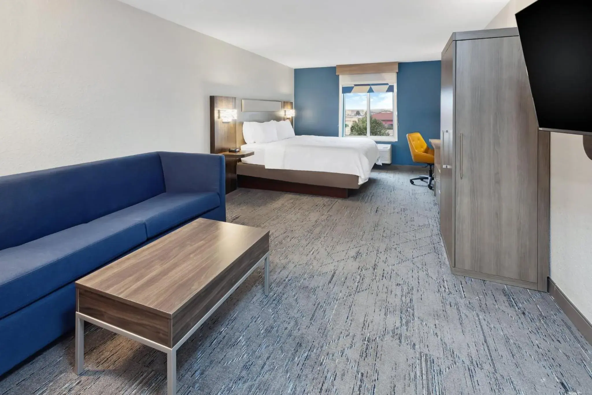 Photo of the whole room, Bed in Holiday Inn Express Pekin - Peoria Area by IHG Photo of the whole room, Bed in Holiday Inn Express Pekin - Peoria Area by IHG