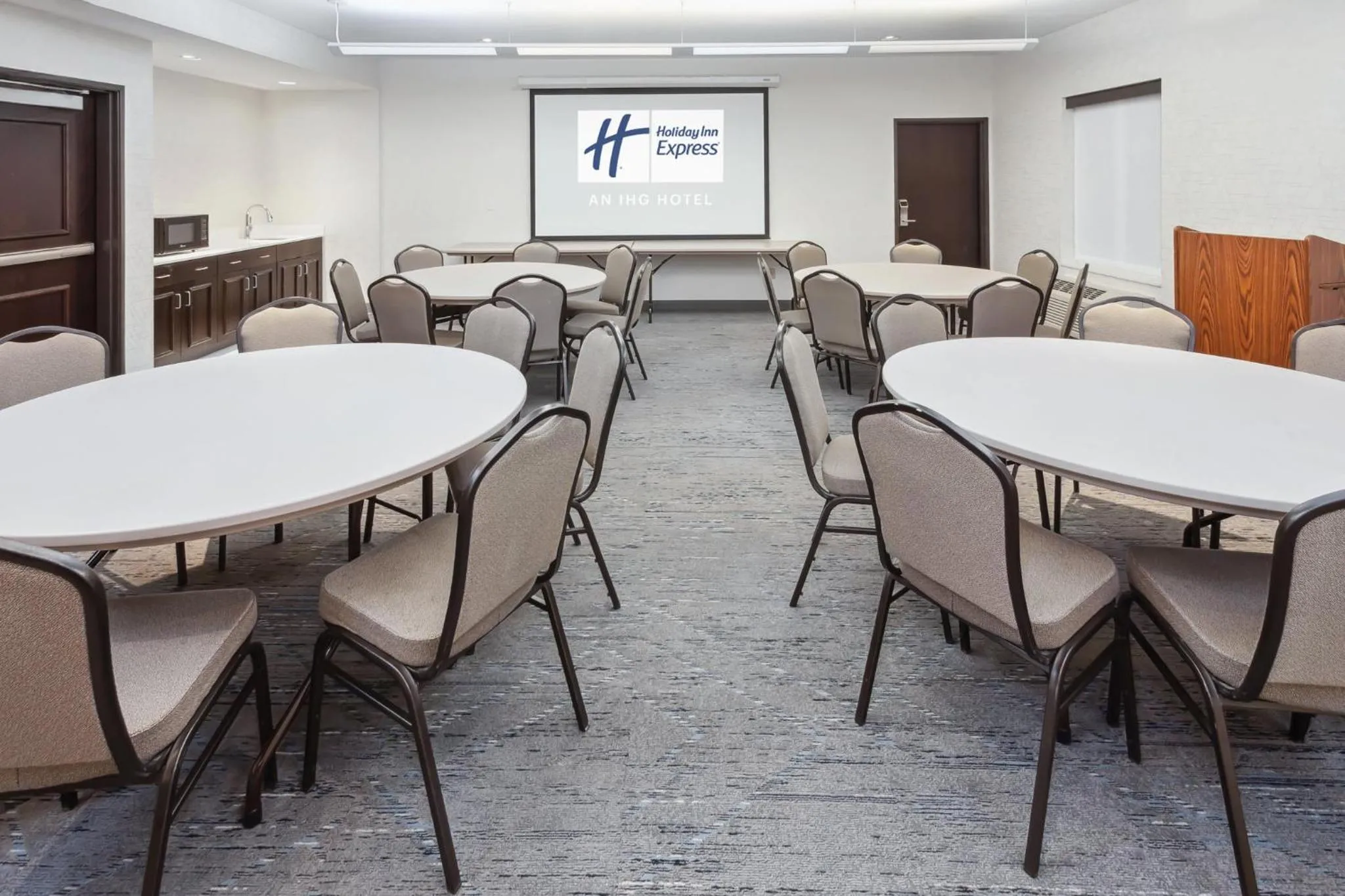 Meeting/conference room in Holiday Inn Express Pekin - Peoria Area by IHG