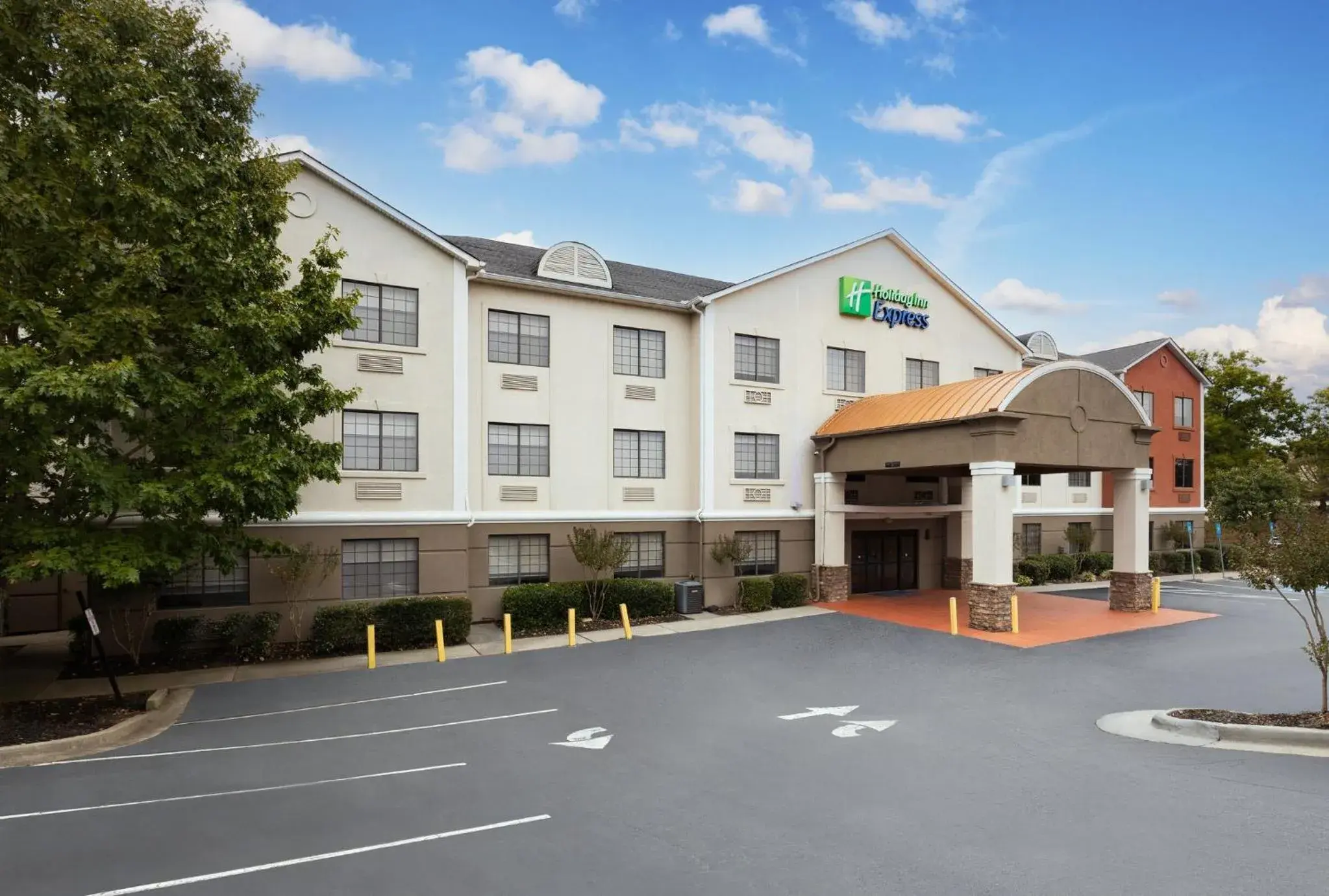 Property building in Holiday Inn Express Hotel & Suites Kennesaw Northwest - Acworth by IHG Property building in Holiday Inn Express Hotel & Suites Kennesaw Northwest - Acworth by IHG