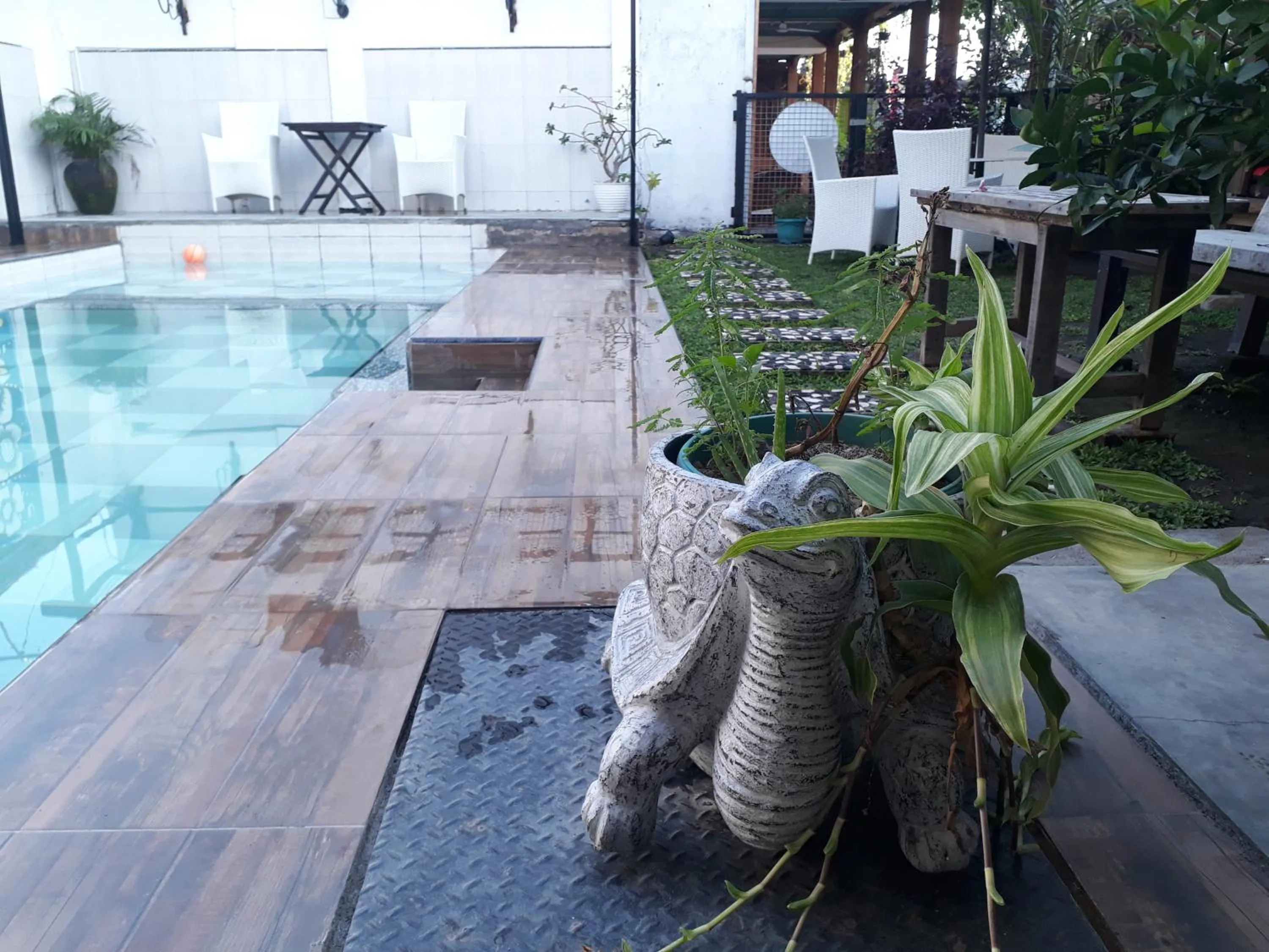 Swimming pool in Arjuna Garden Homestay