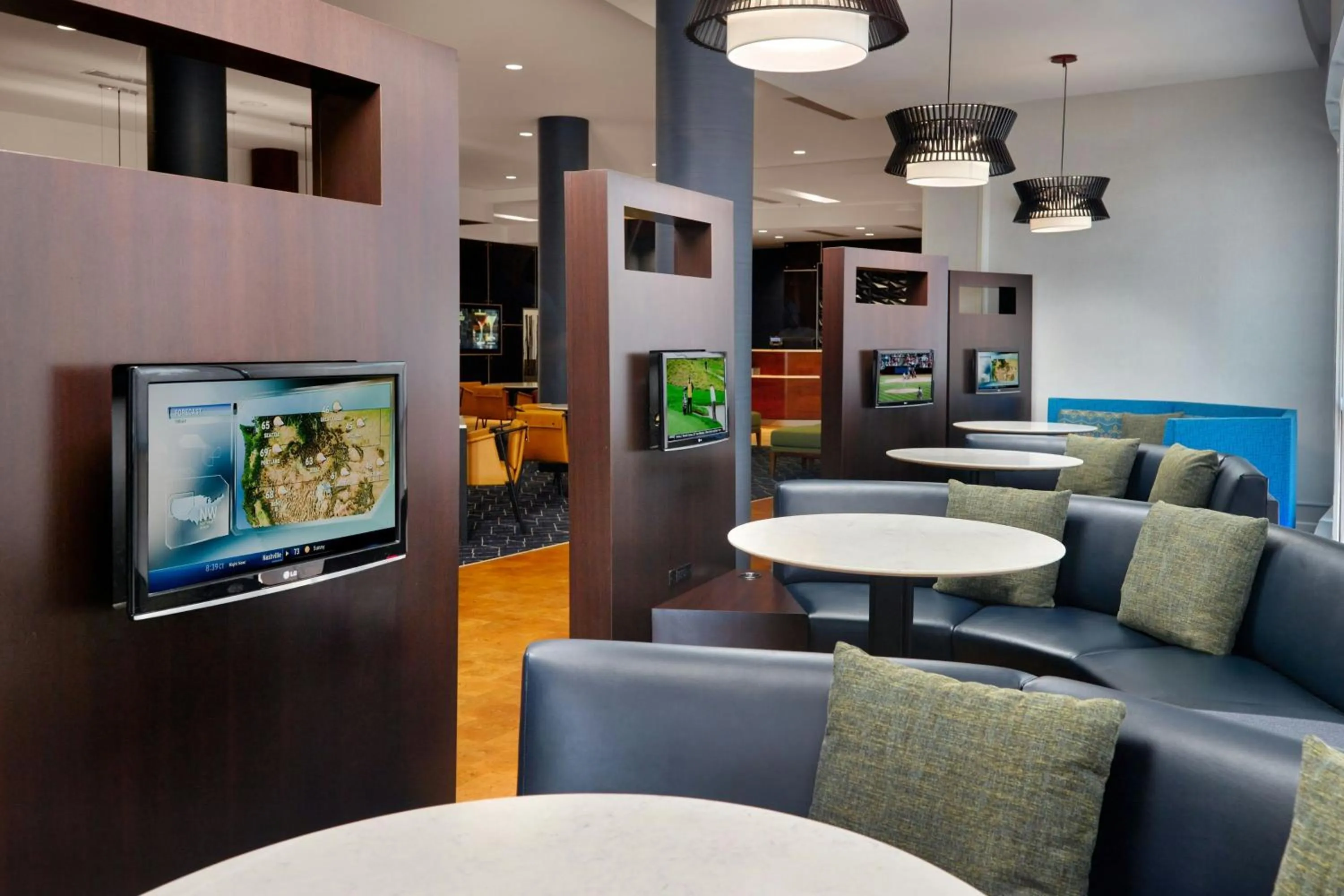 Restaurant/places to eat in Courtyard Warner Robins