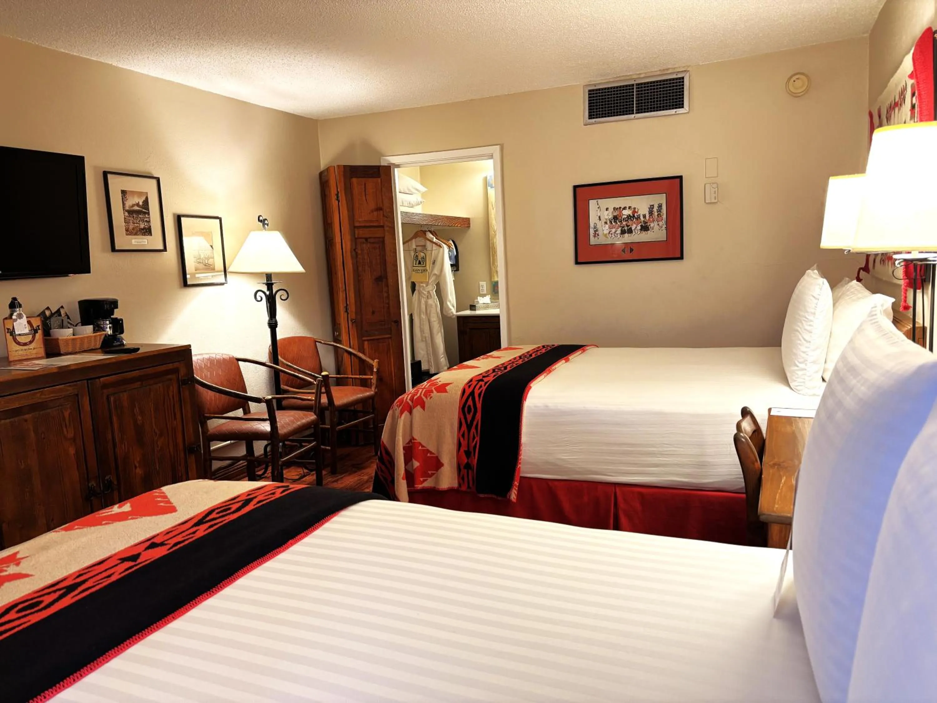 Bed in Inn of the Governors