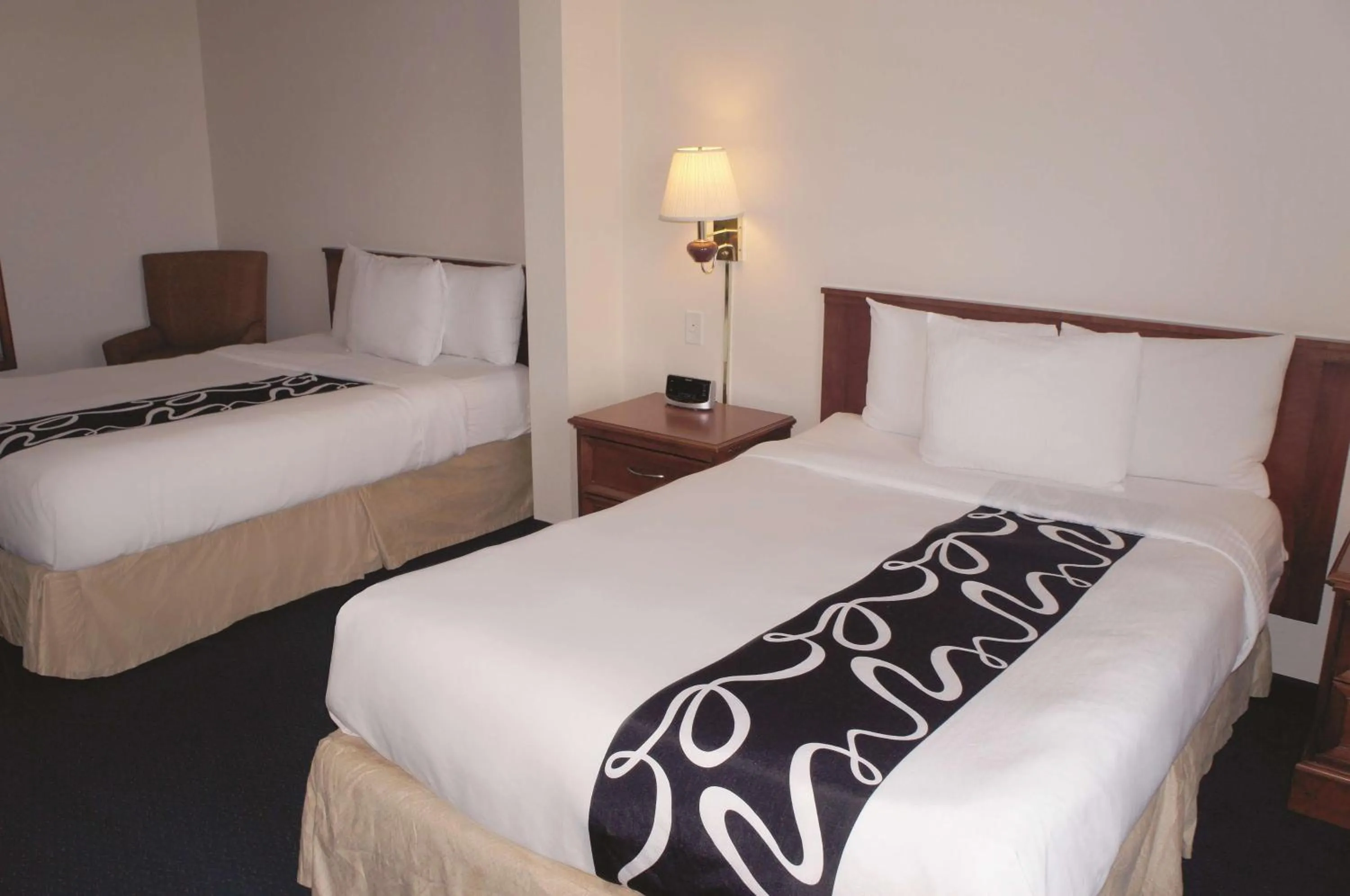 Photo of the whole room, Bed in La Quinta by Wyndham Omaha Airport Downtown