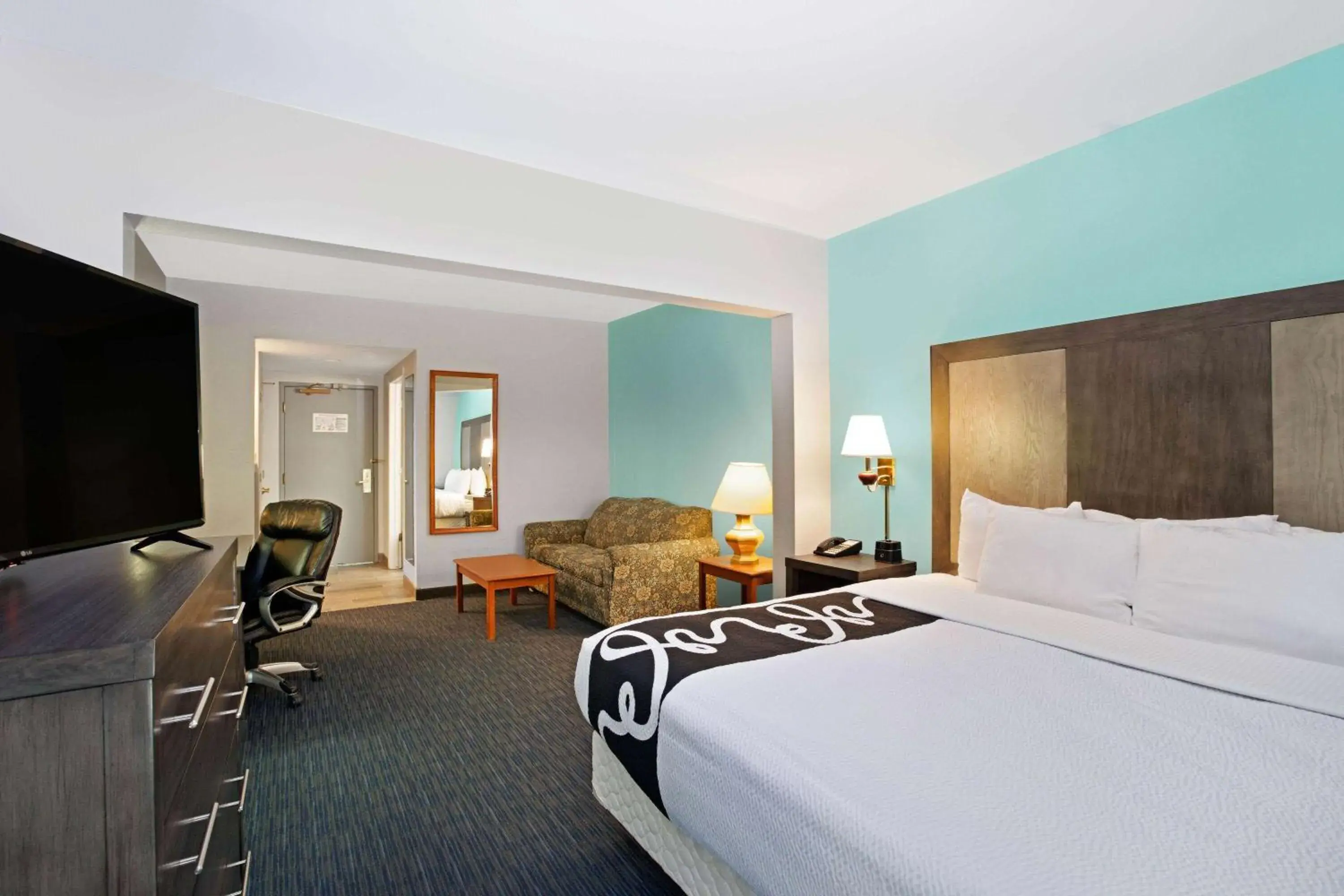 Bed in La Quinta by Wyndham Omaha Airport Downtown Bed in La Quinta by Wyndham Omaha Airport Downtown