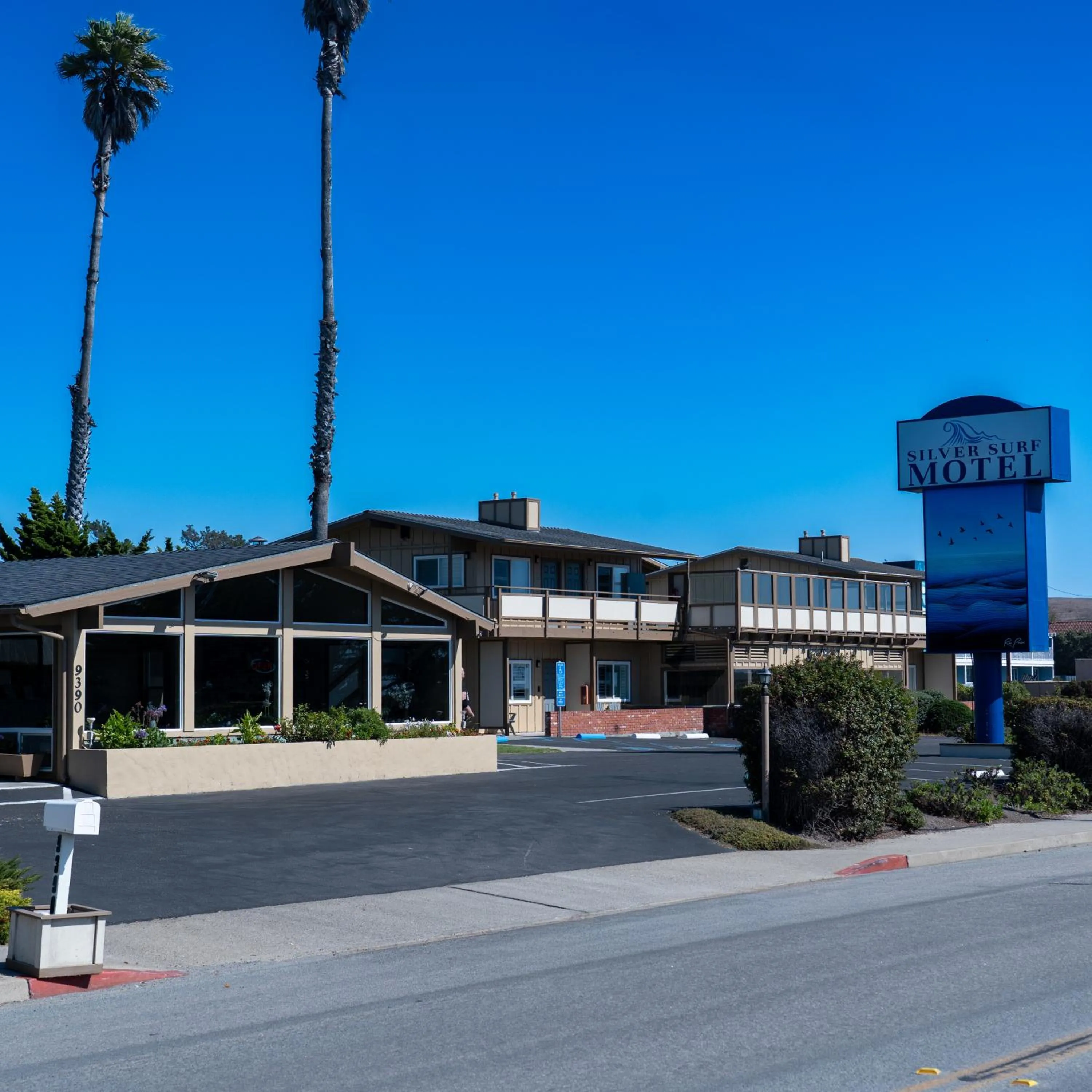 Silver Surf Motel