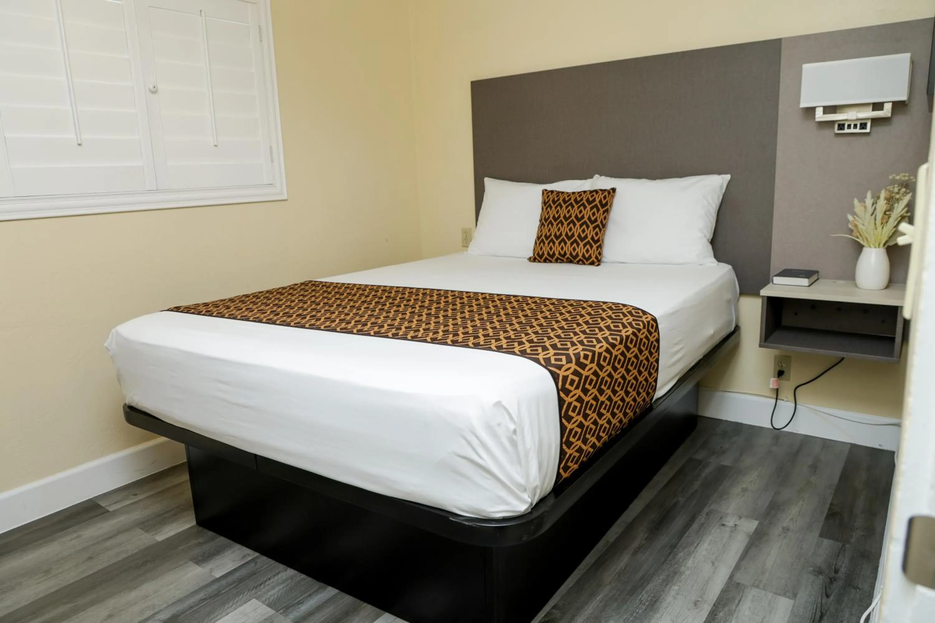 Bed in Silver Surf Motel