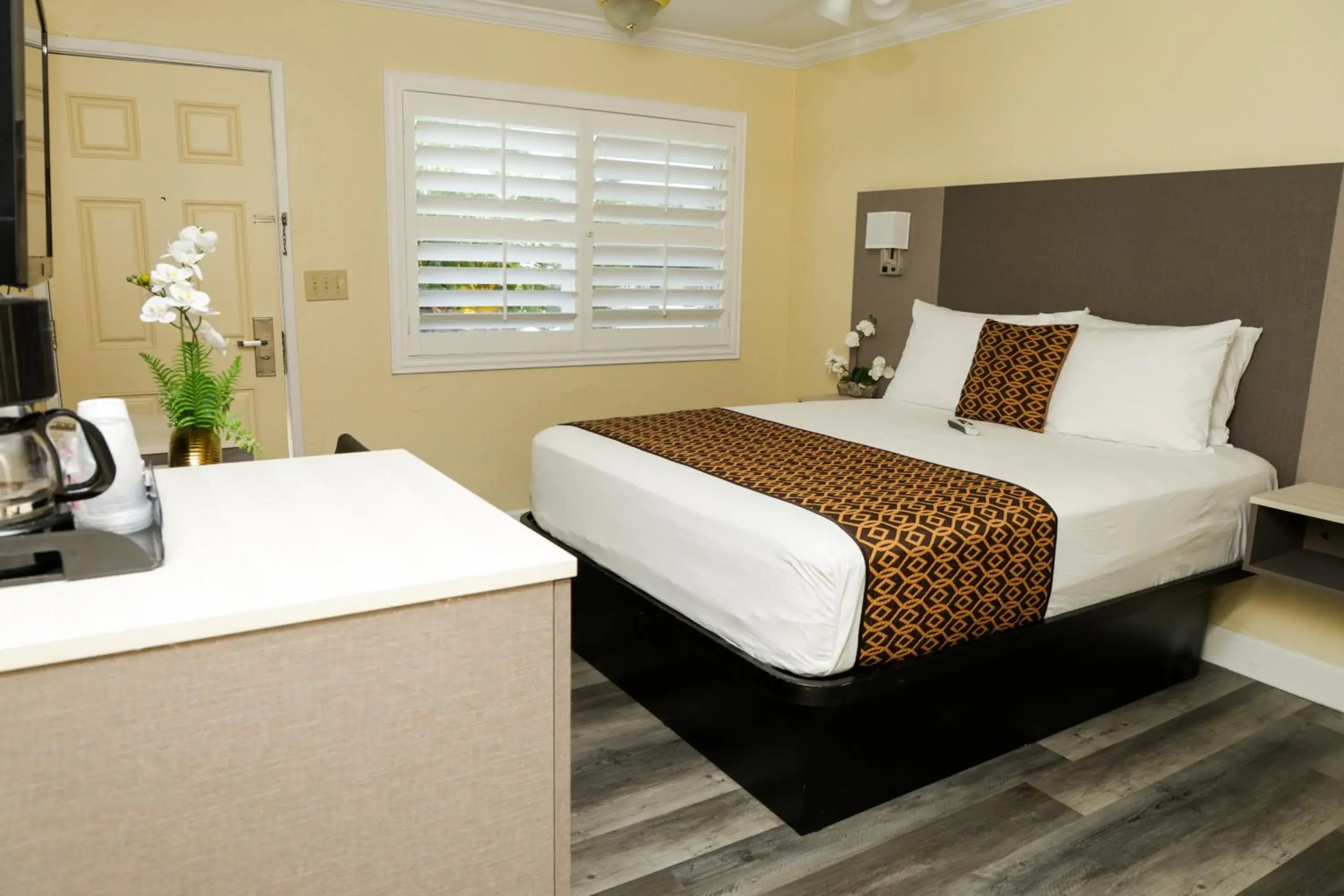 Bed in Silver Surf Motel Bed in Silver Surf Motel