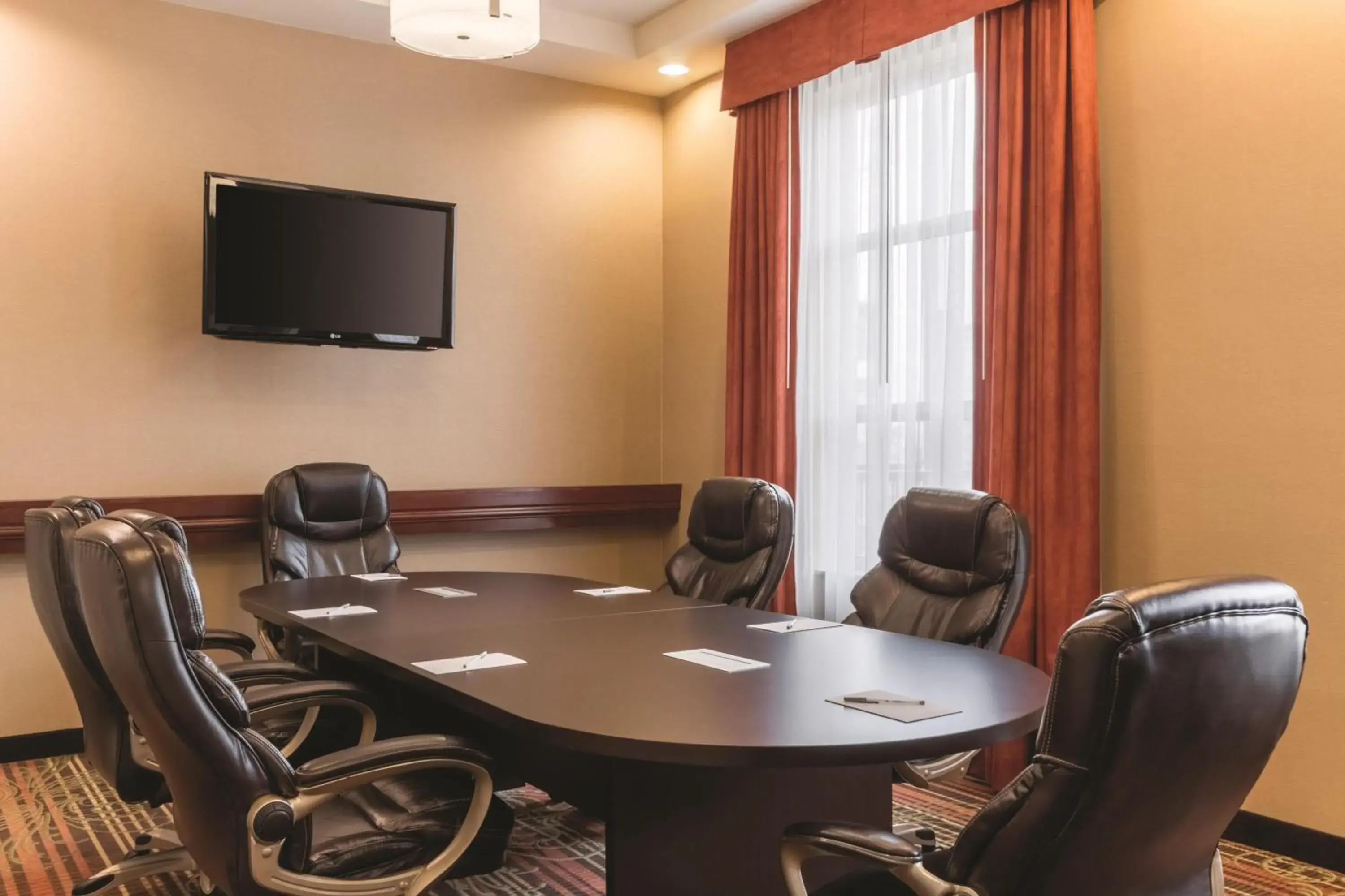 Meeting/conference room in Hampton Inn by Hilton Edmonton South Meeting/conference room in Hampton Inn by Hilton Edmonton South
