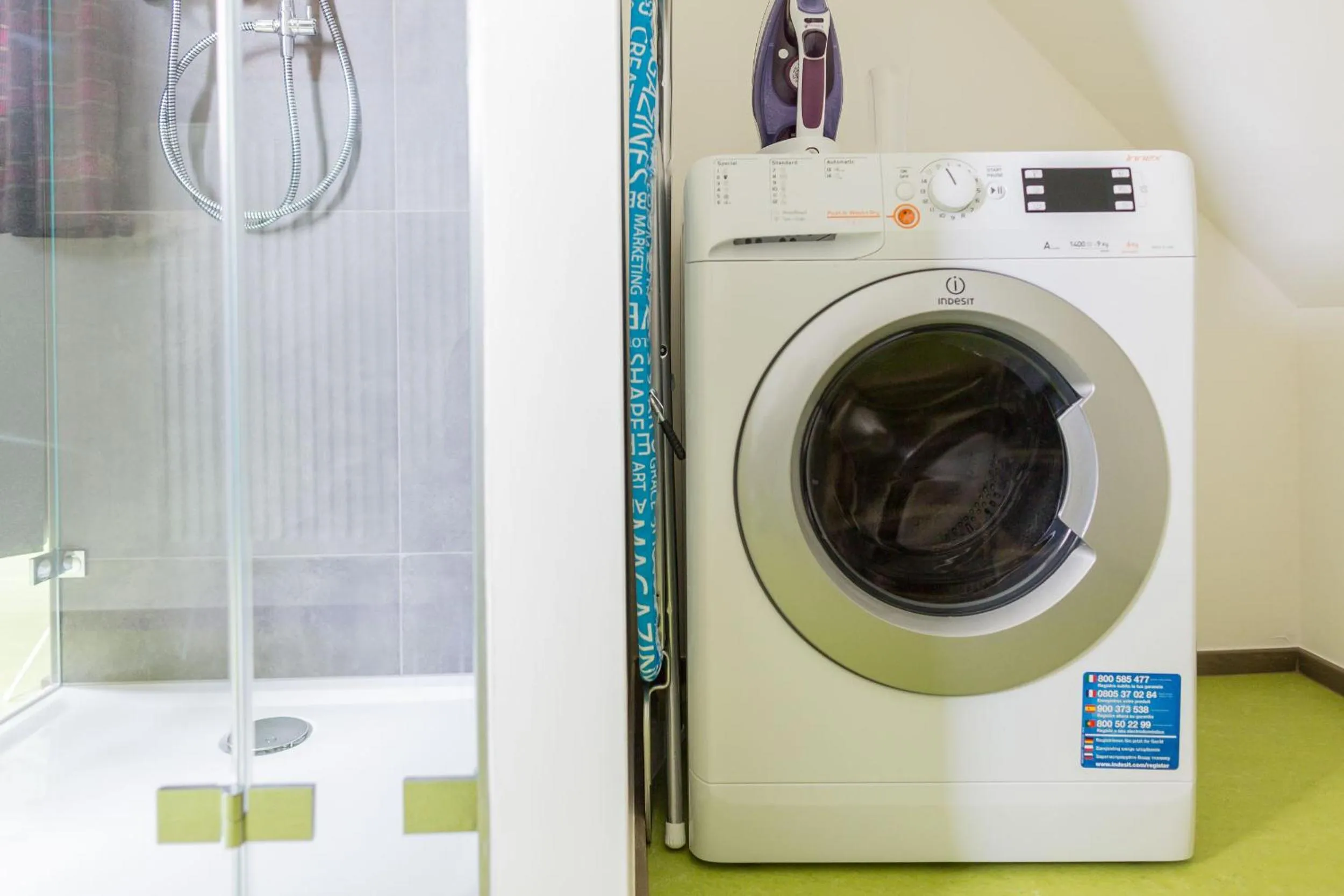 Shower in HOMEBOUND APARTMENTS Salzburg City II - contactless check-in