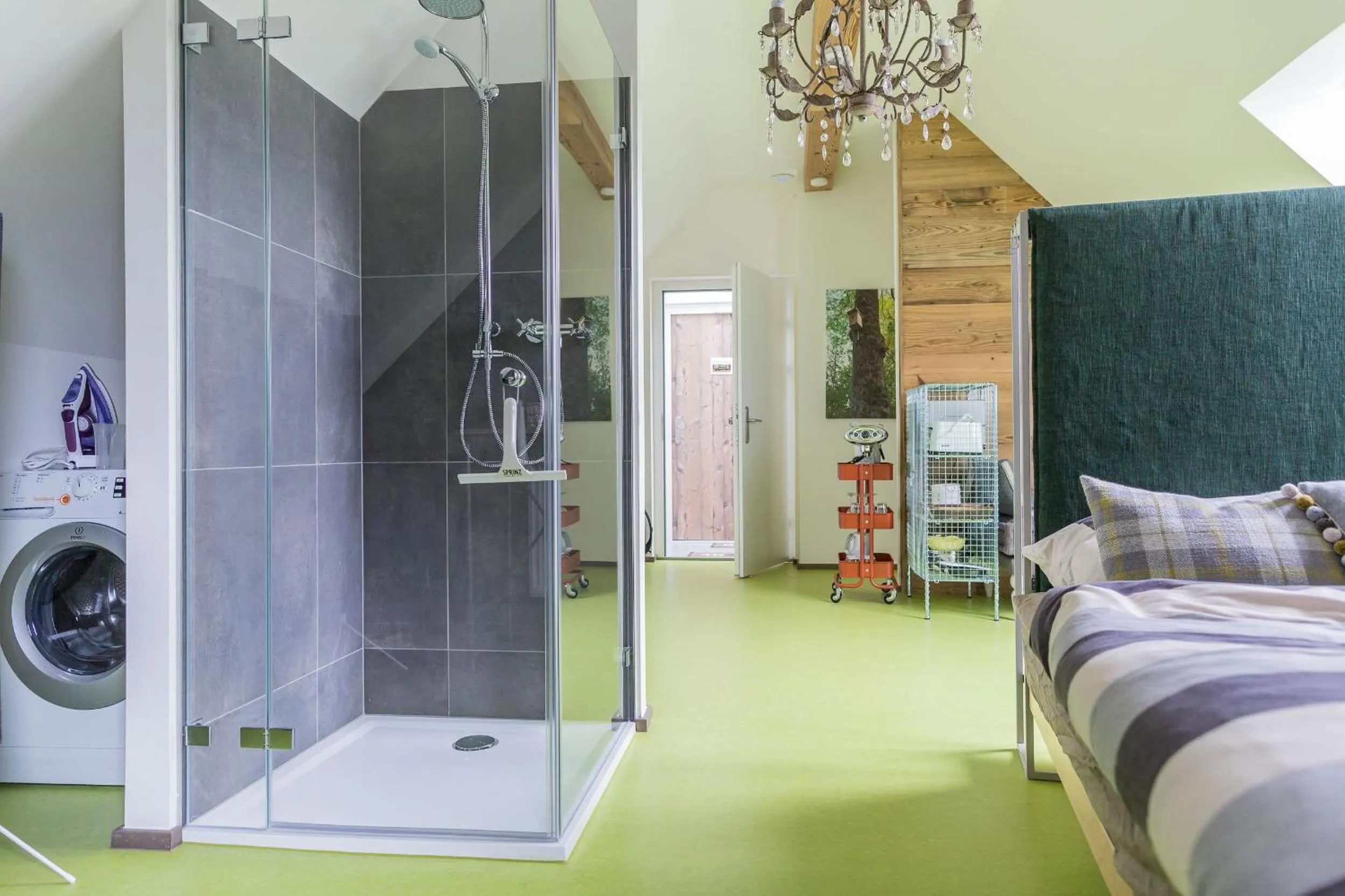 Photo of the whole room, Bed in HOMEBOUND APARTMENTS Salzburg City II - contactless check-in