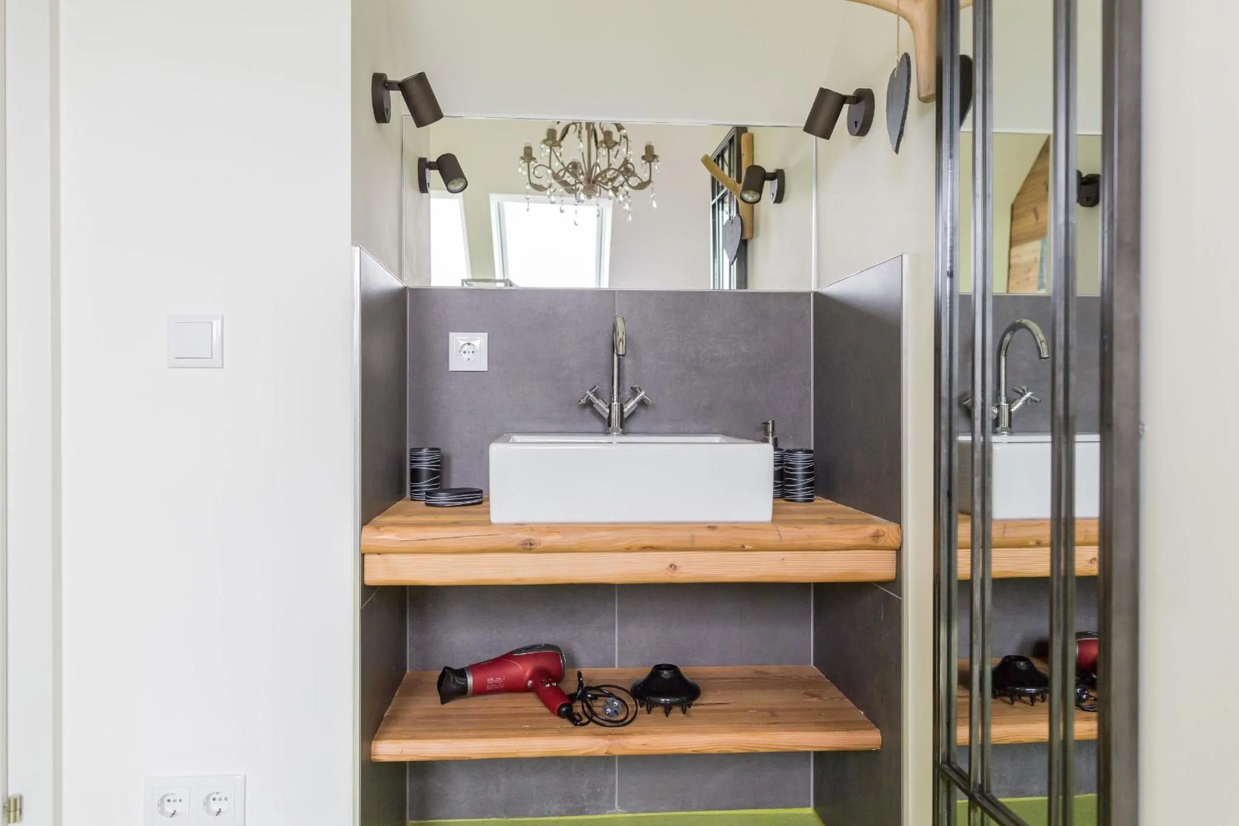 Bathroom in HOMEBOUND APARTMENTS Salzburg City II - contactless check-in