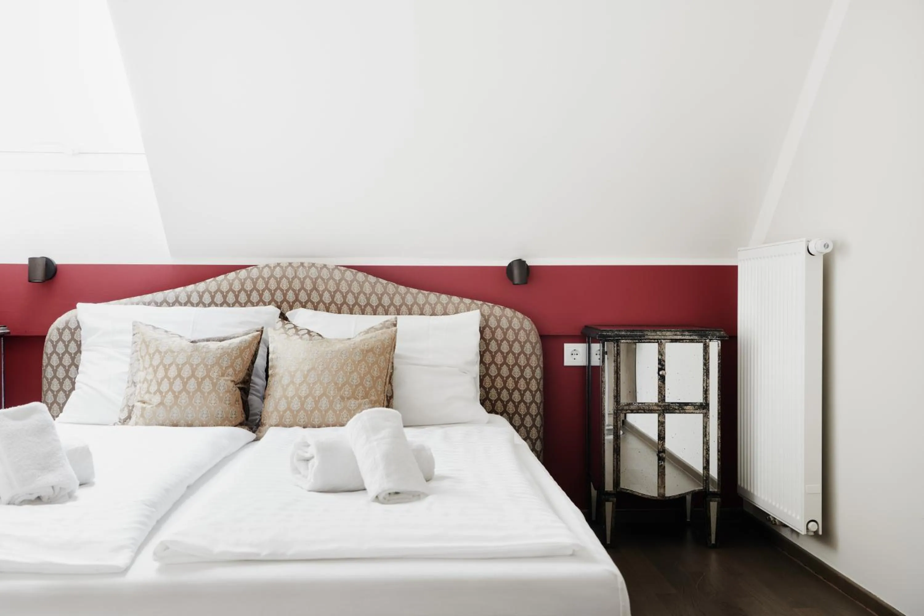 Bedroom, Bed in HOMEBOUND APARTMENTS Salzburg City II - contactless check-in