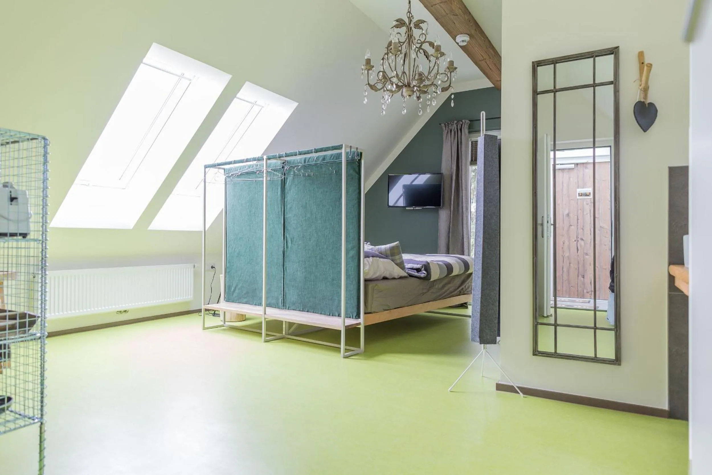 Photo of the whole room, Bed in HOMEBOUND APARTMENTS Salzburg City II - contactless check-in