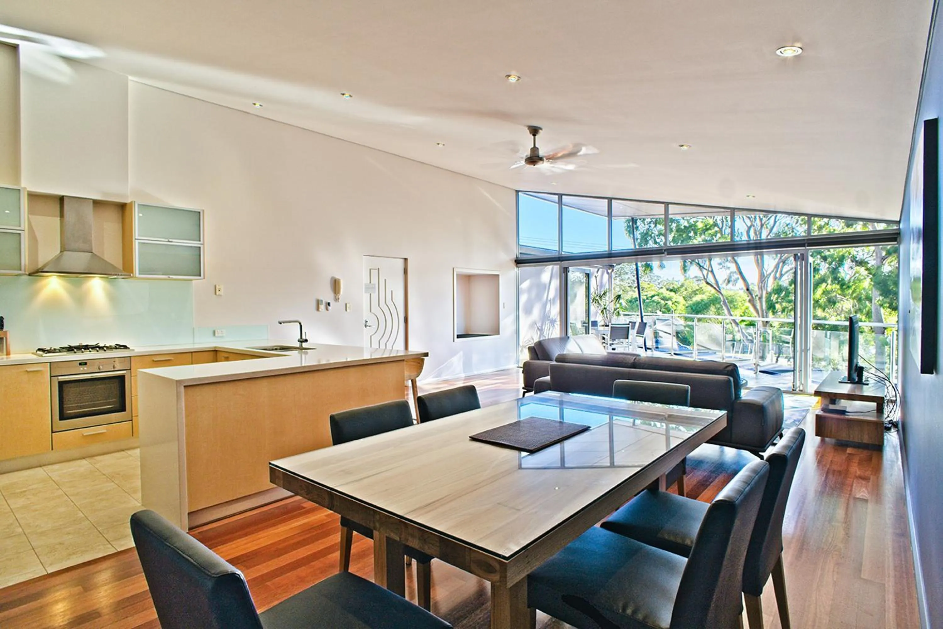 Dining area in Central Avenue Apartments