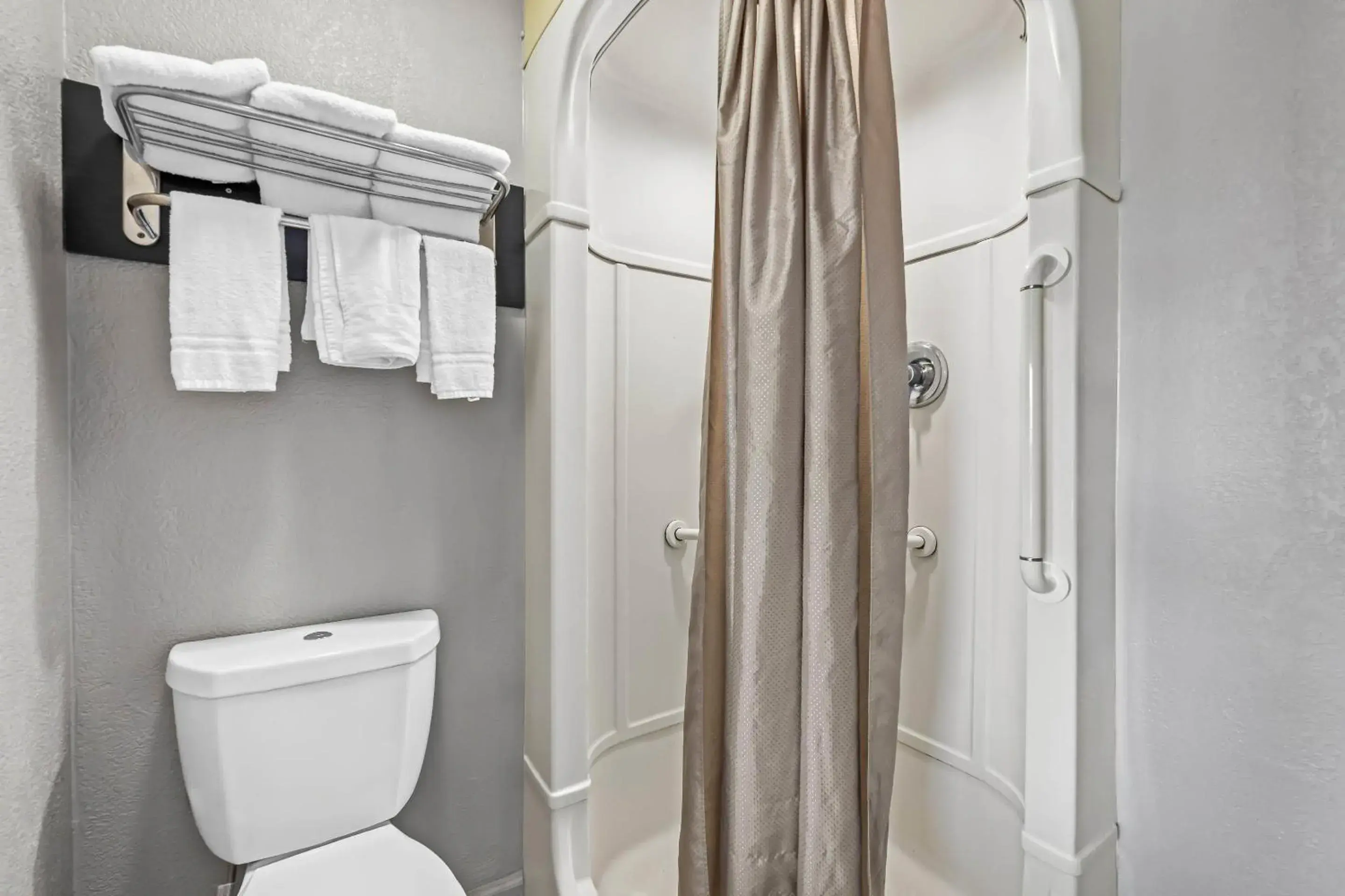 Bathroom in Motel 6-Murfreesboro, TN Bathroom in Motel 6-Murfreesboro, TN