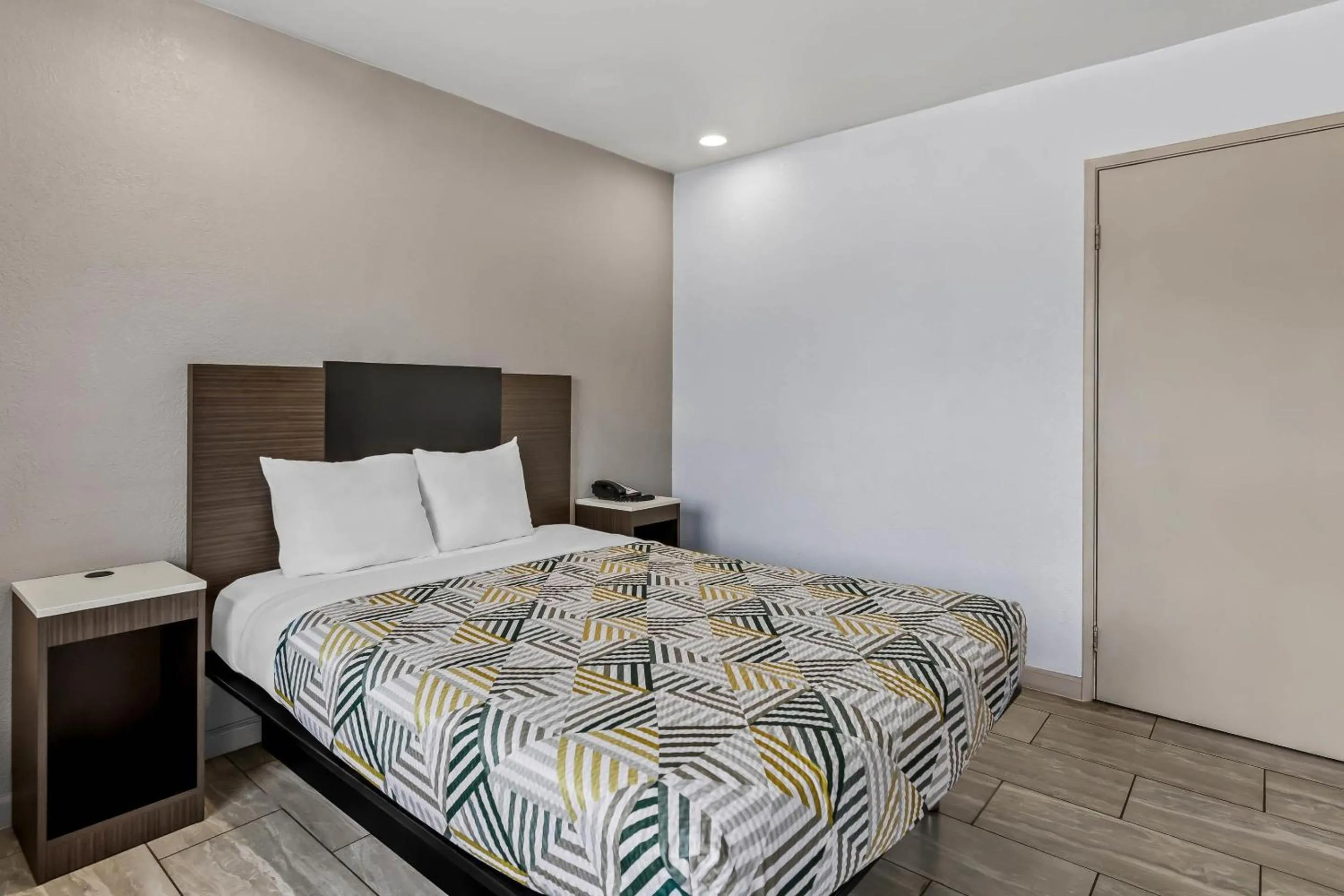 Bedroom, Bed in Motel 6-Murfreesboro, TN