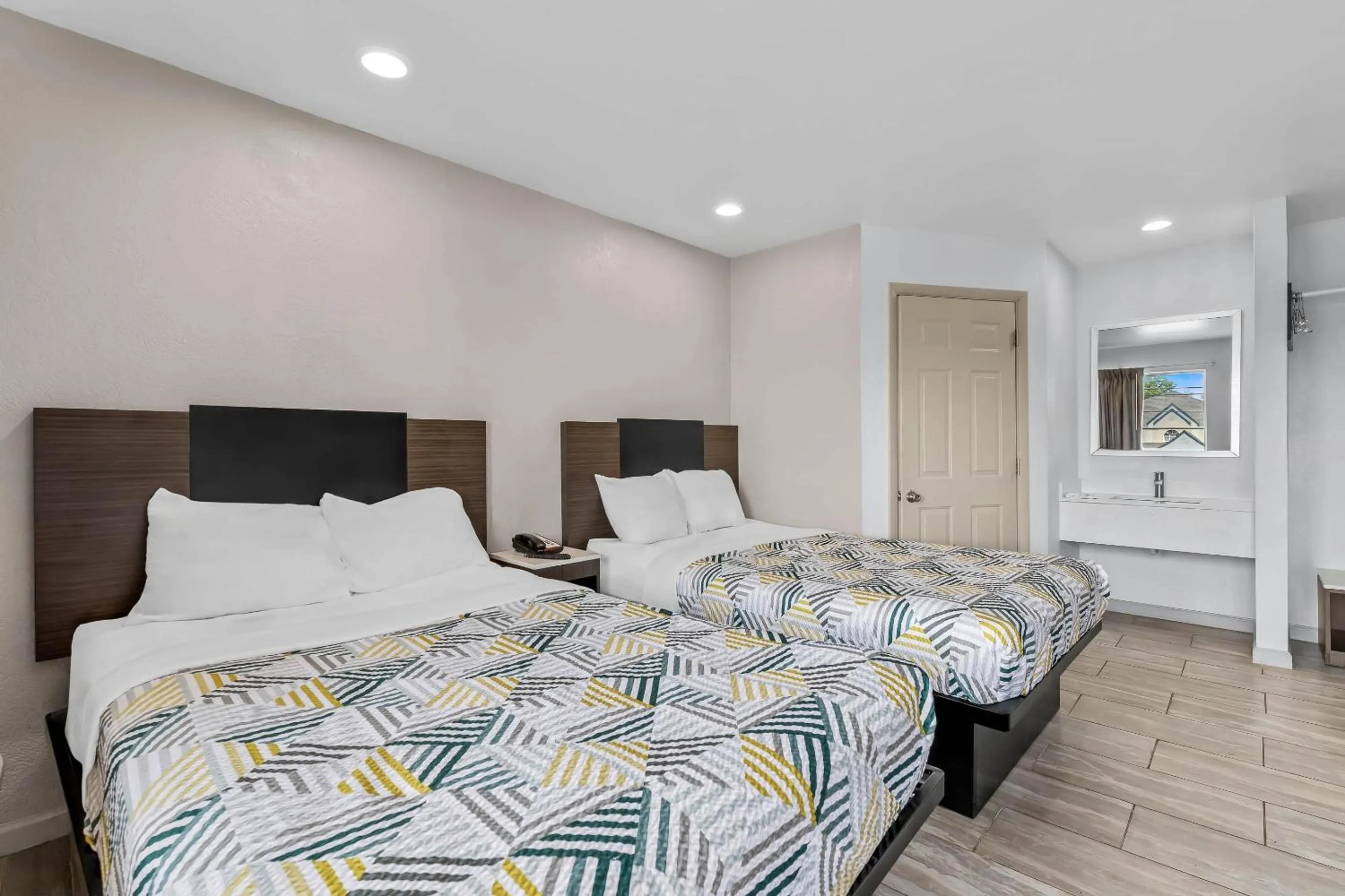 Bedroom, Bed in Motel 6-Murfreesboro, TN