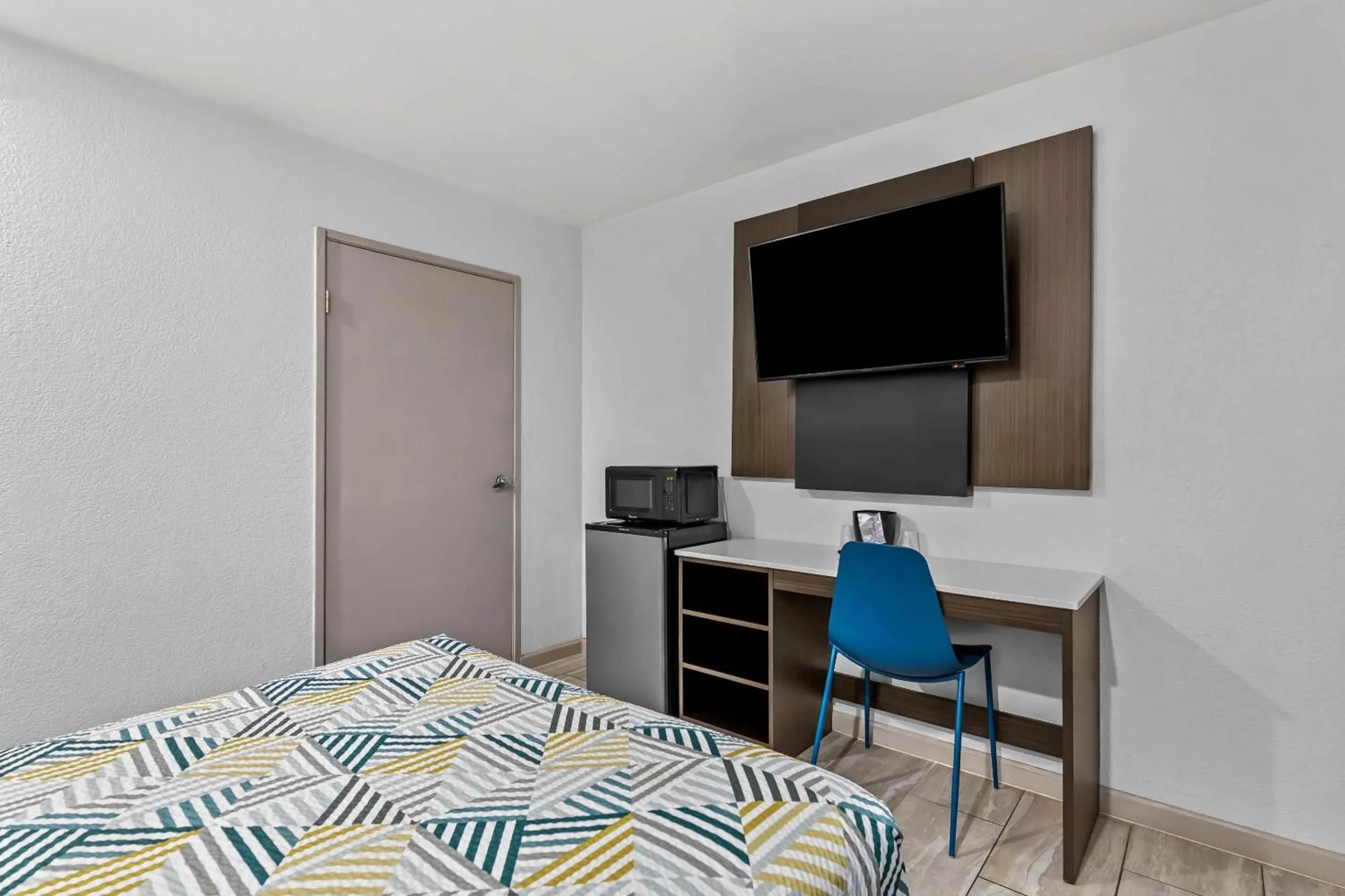 Bedroom, Bed in Motel 6-Murfreesboro, TN