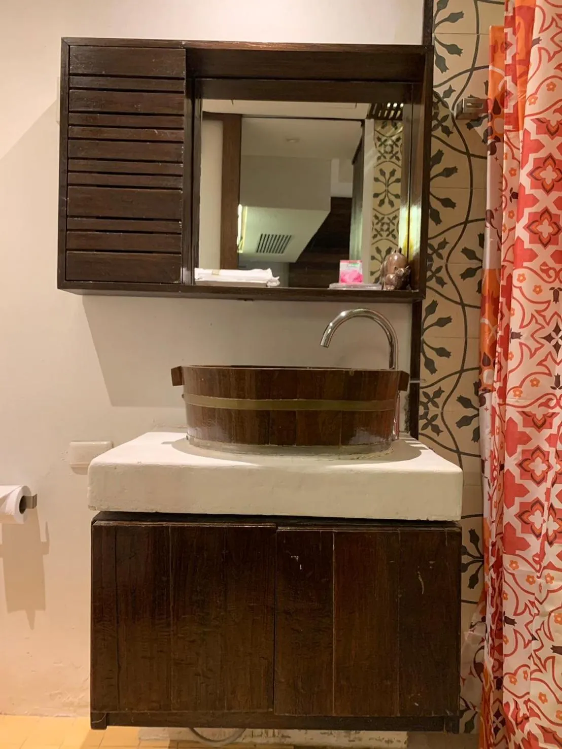 Bathroom in Mo rooms