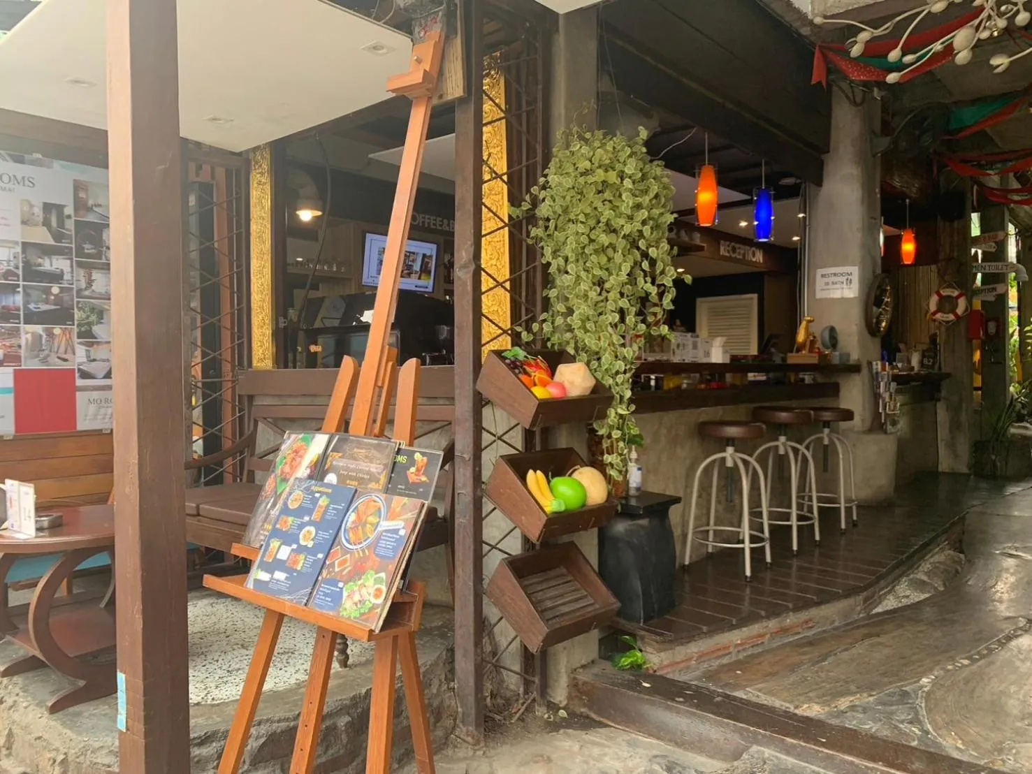 Restaurant/places to eat in Mo rooms