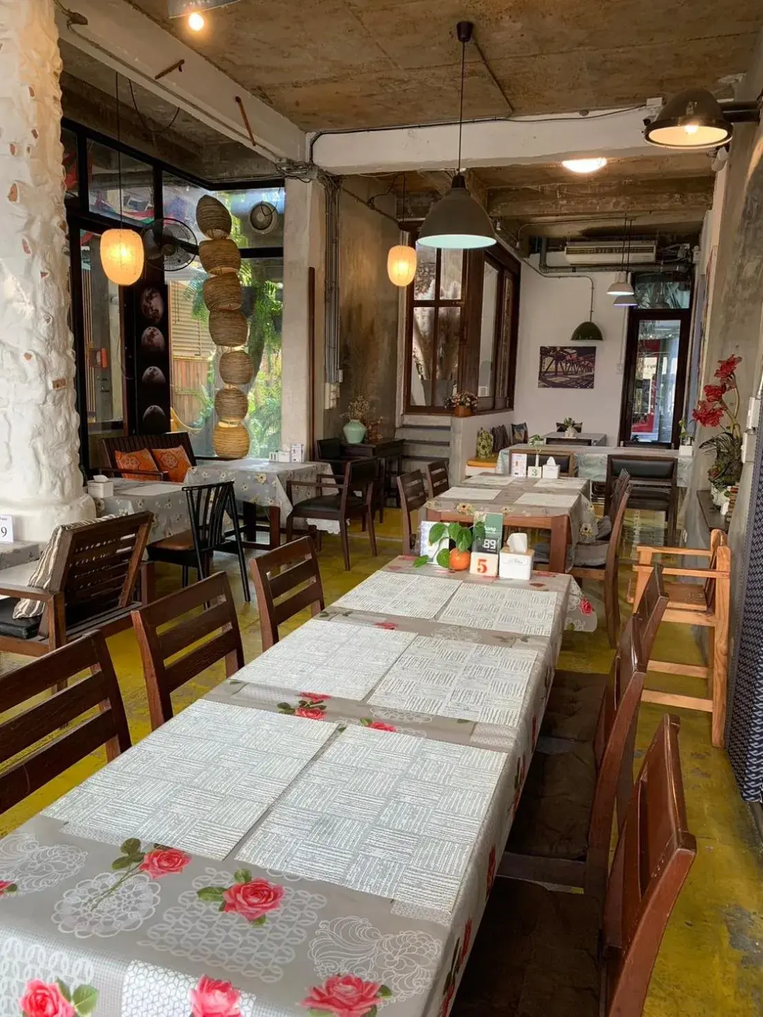 Restaurant/places to eat in Mo rooms Restaurant/places to eat in Mo rooms