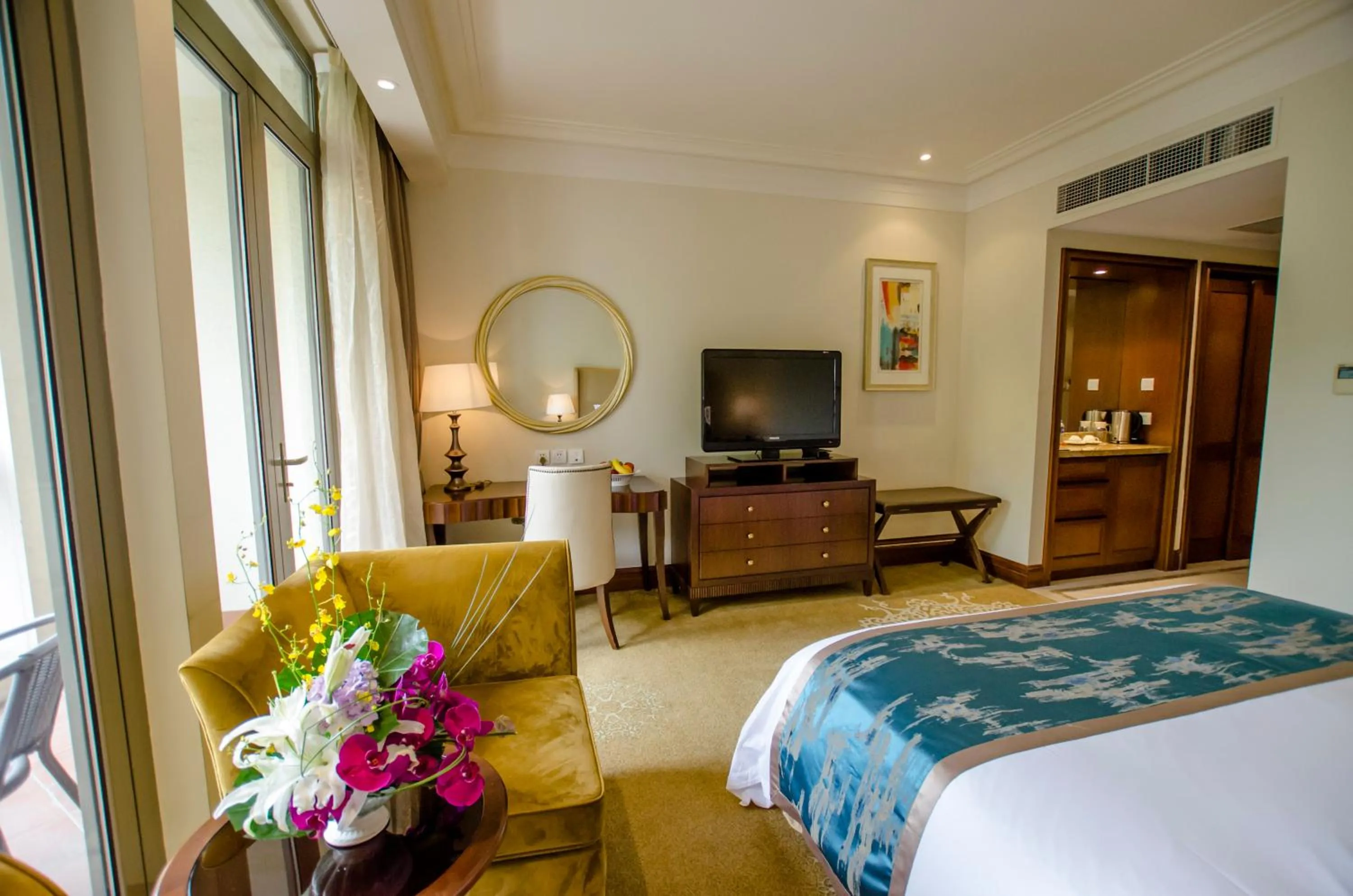 TV and multimedia, Bed in Shanghai Fenyang Garden Boutique Hotel