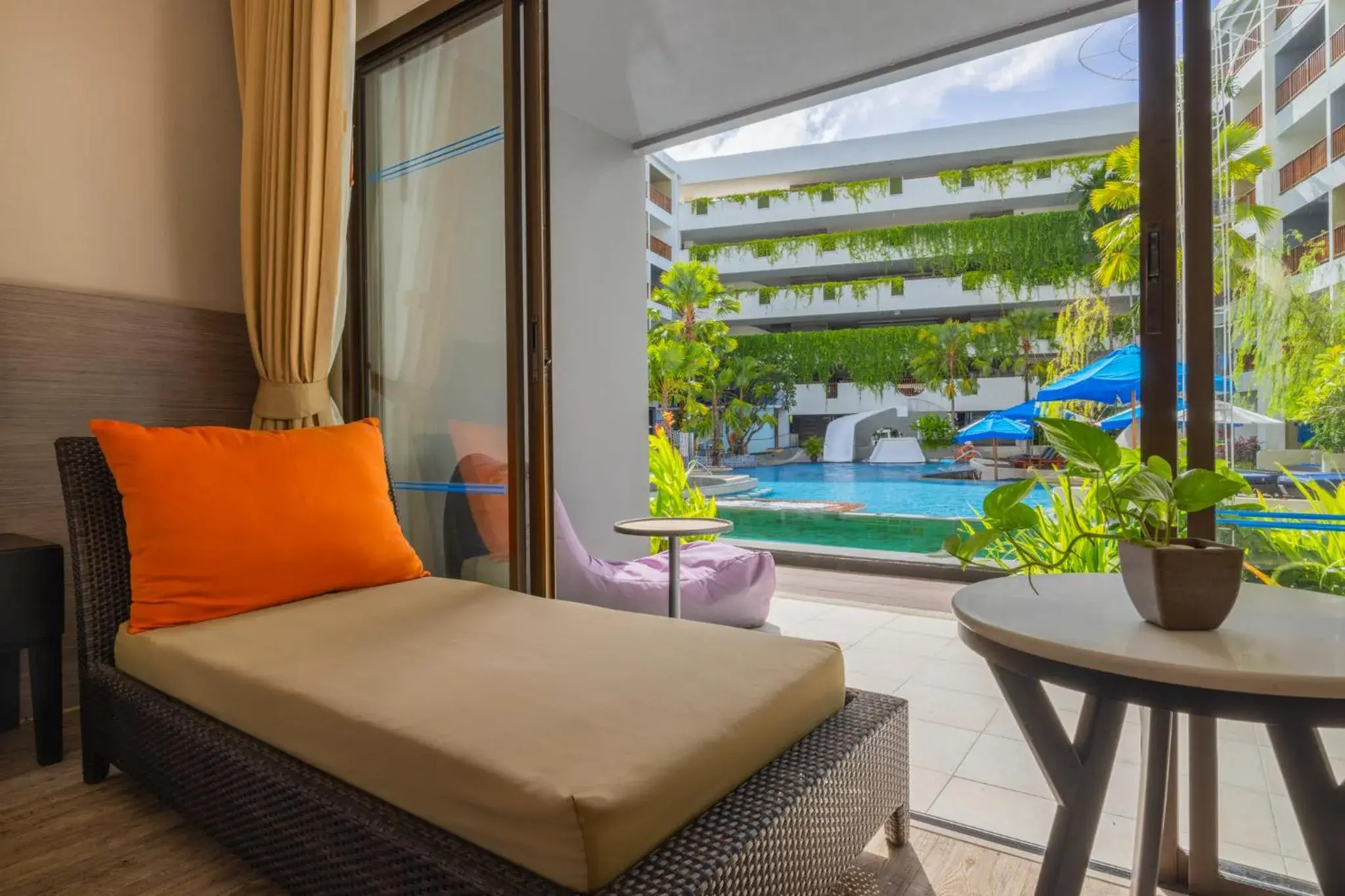 Bed in Deevana Plaza Phuket - SHA Extra Plus Bed in Deevana Plaza Phuket - SHA Extra Plus