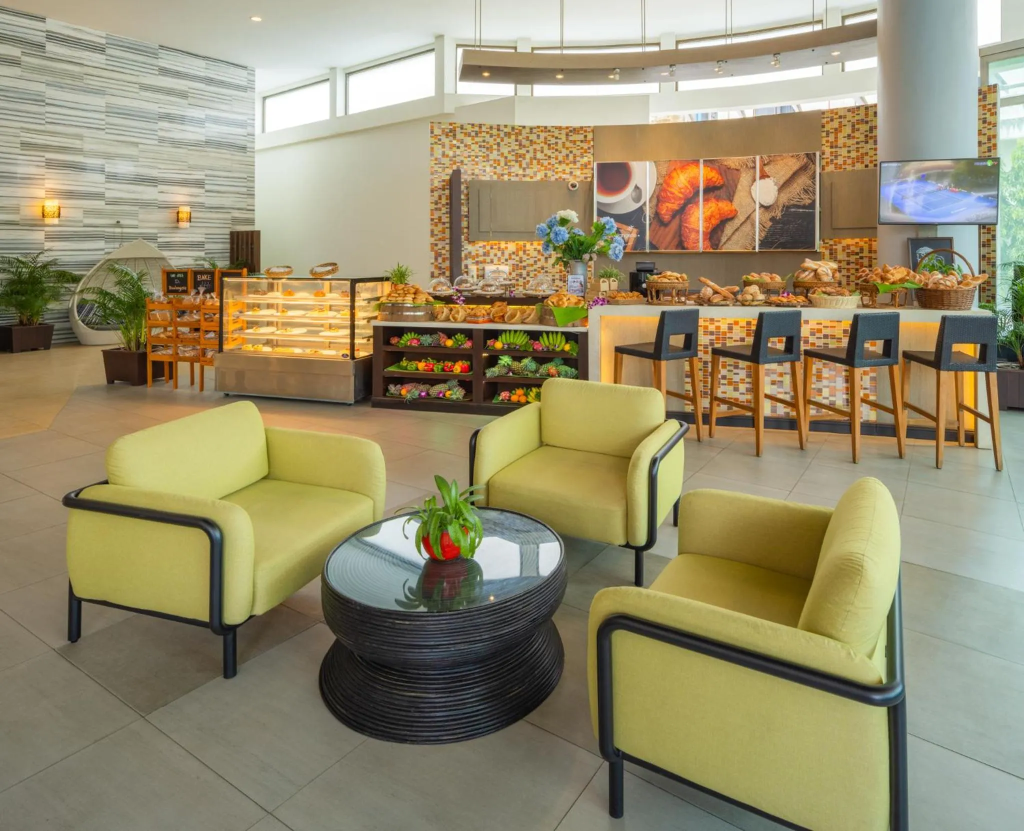 Lobby or reception in Deevana Plaza Phuket - SHA Extra Plus