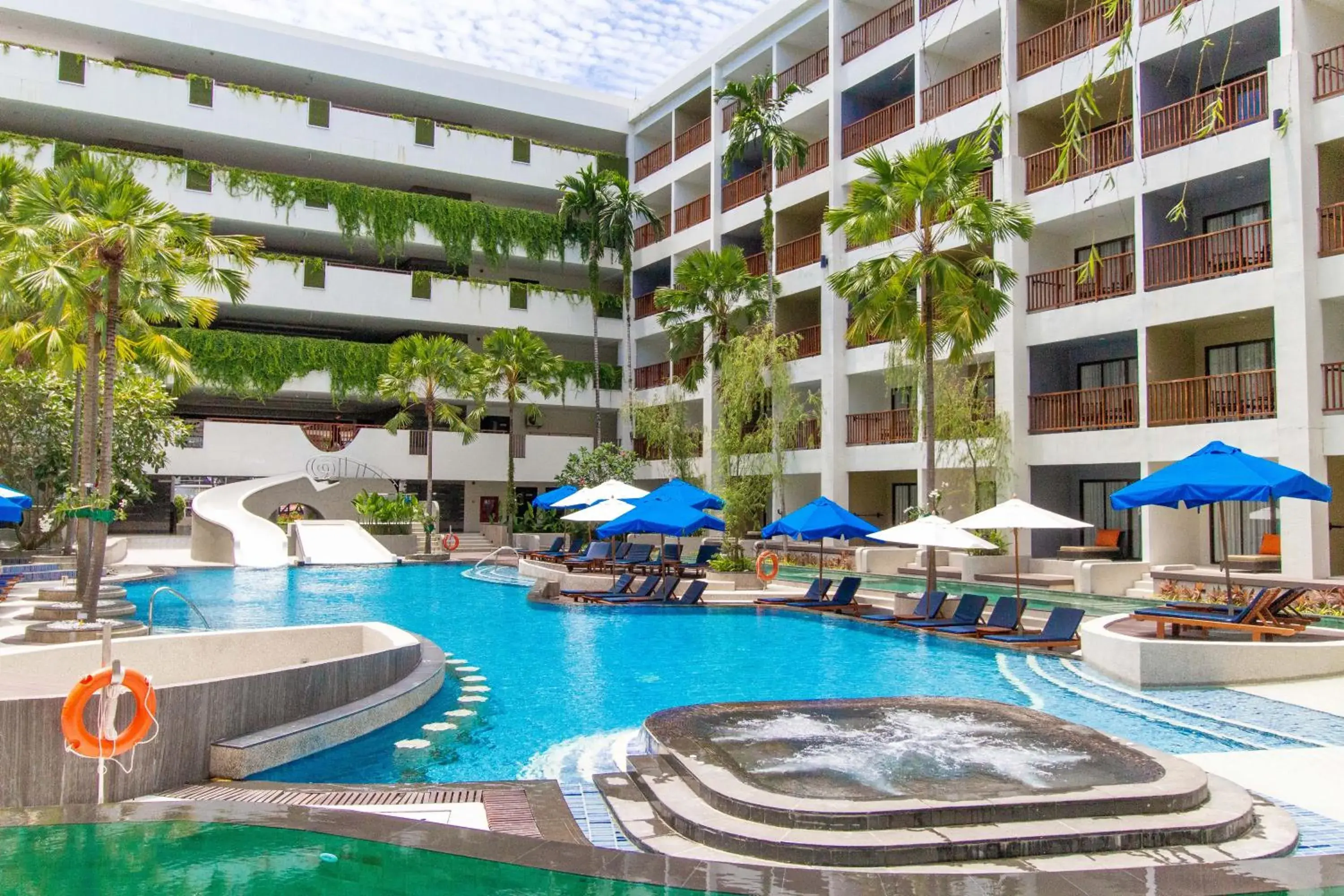 Pool view in Deevana Plaza Phuket - SHA Extra Plus Pool view in Deevana Plaza Phuket - SHA Extra Plus