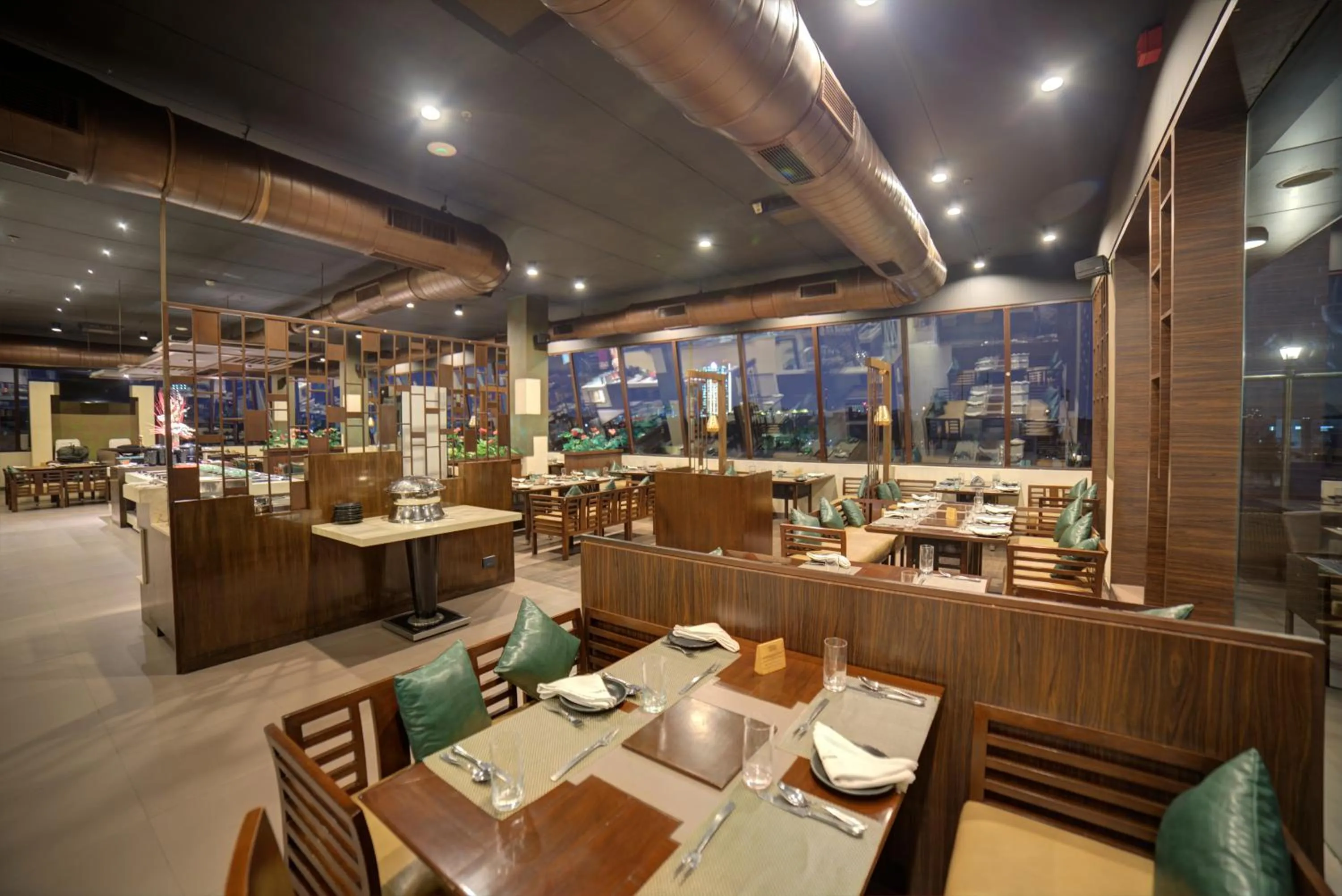 Food and drinks in Goldfinch Hotel Bangalore