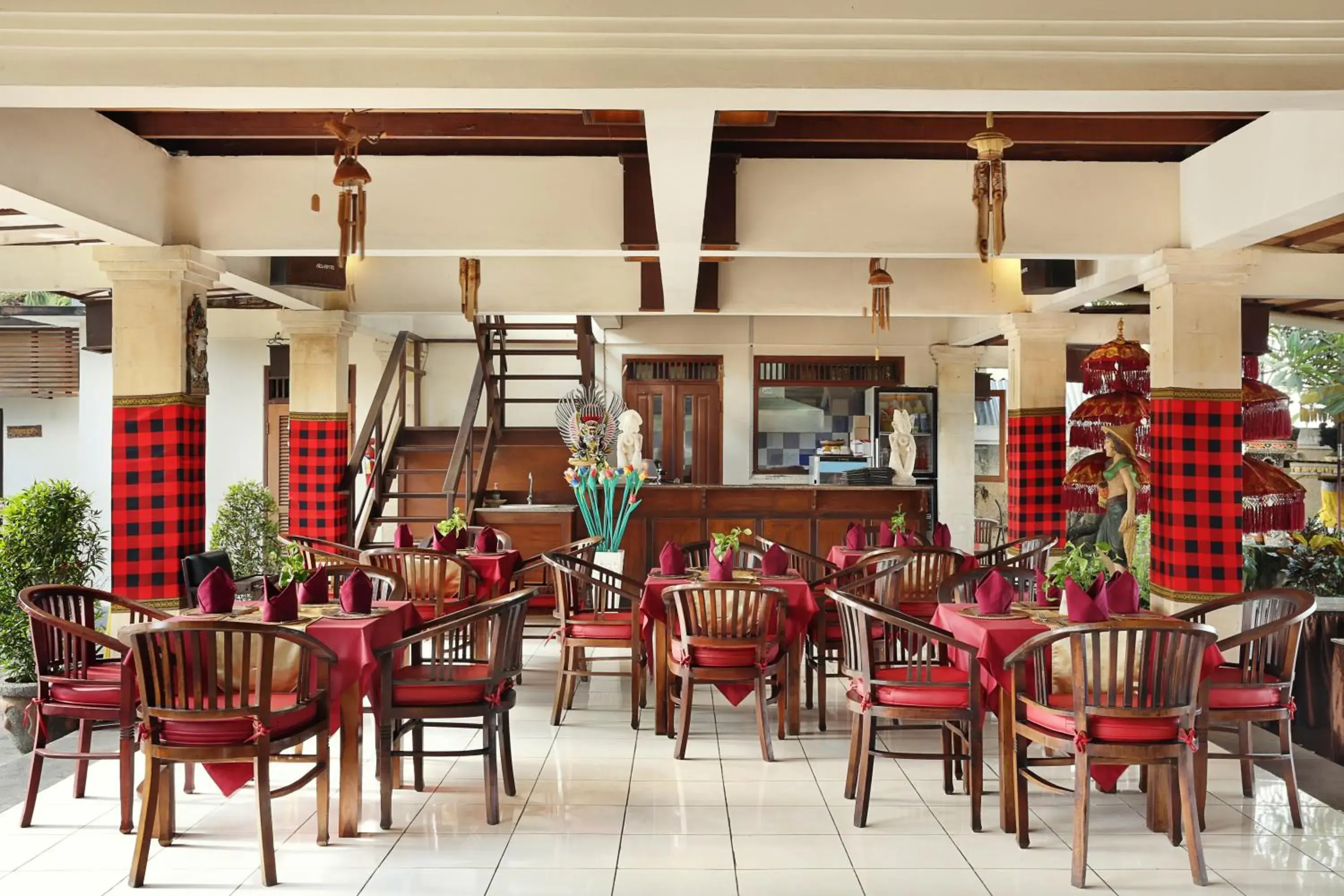 Restaurant/places to eat in Respati Beach Hotel Restaurant/places to eat in Respati Beach Hotel