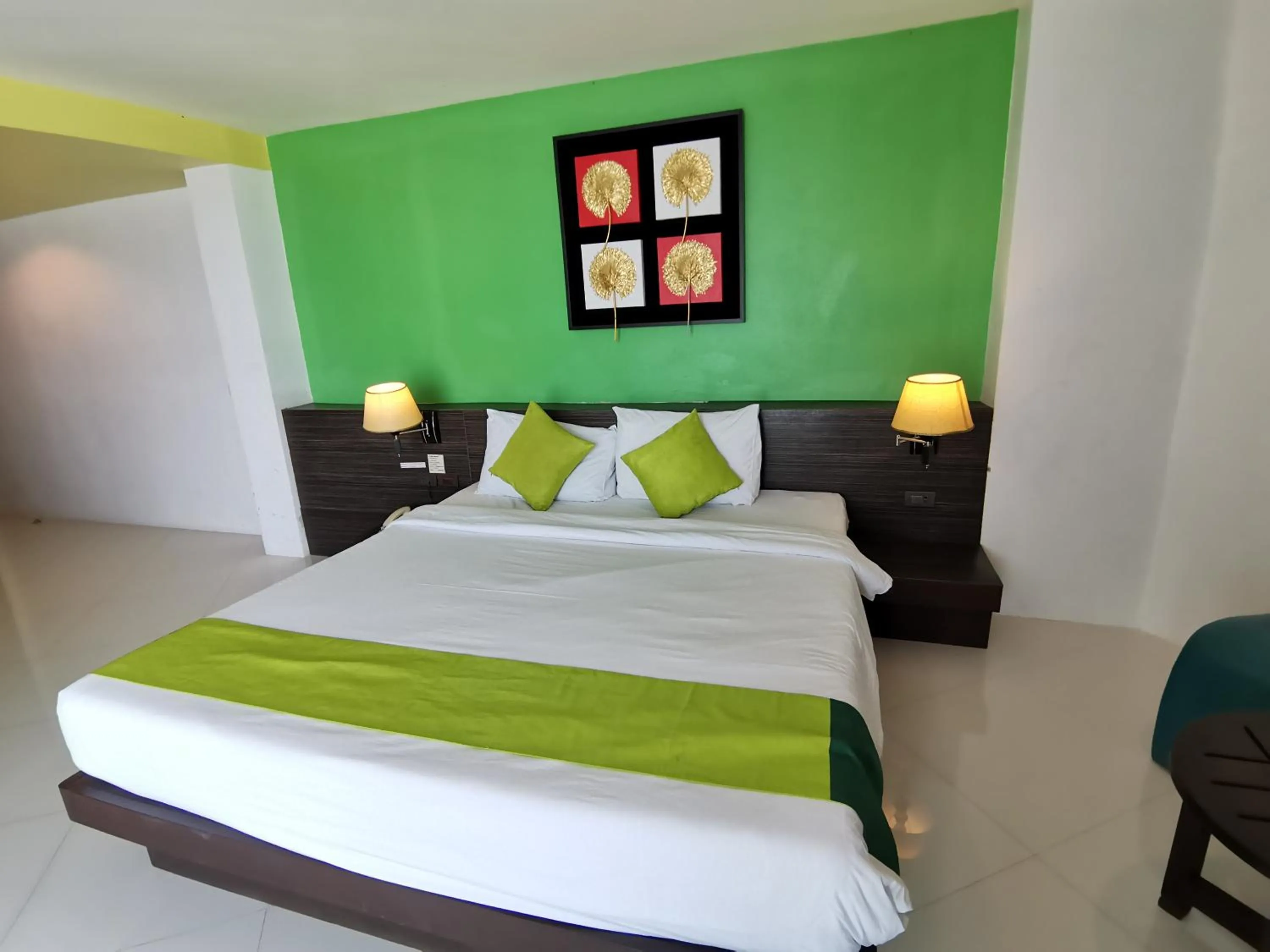 Bedroom, Bed in Twin Hotel