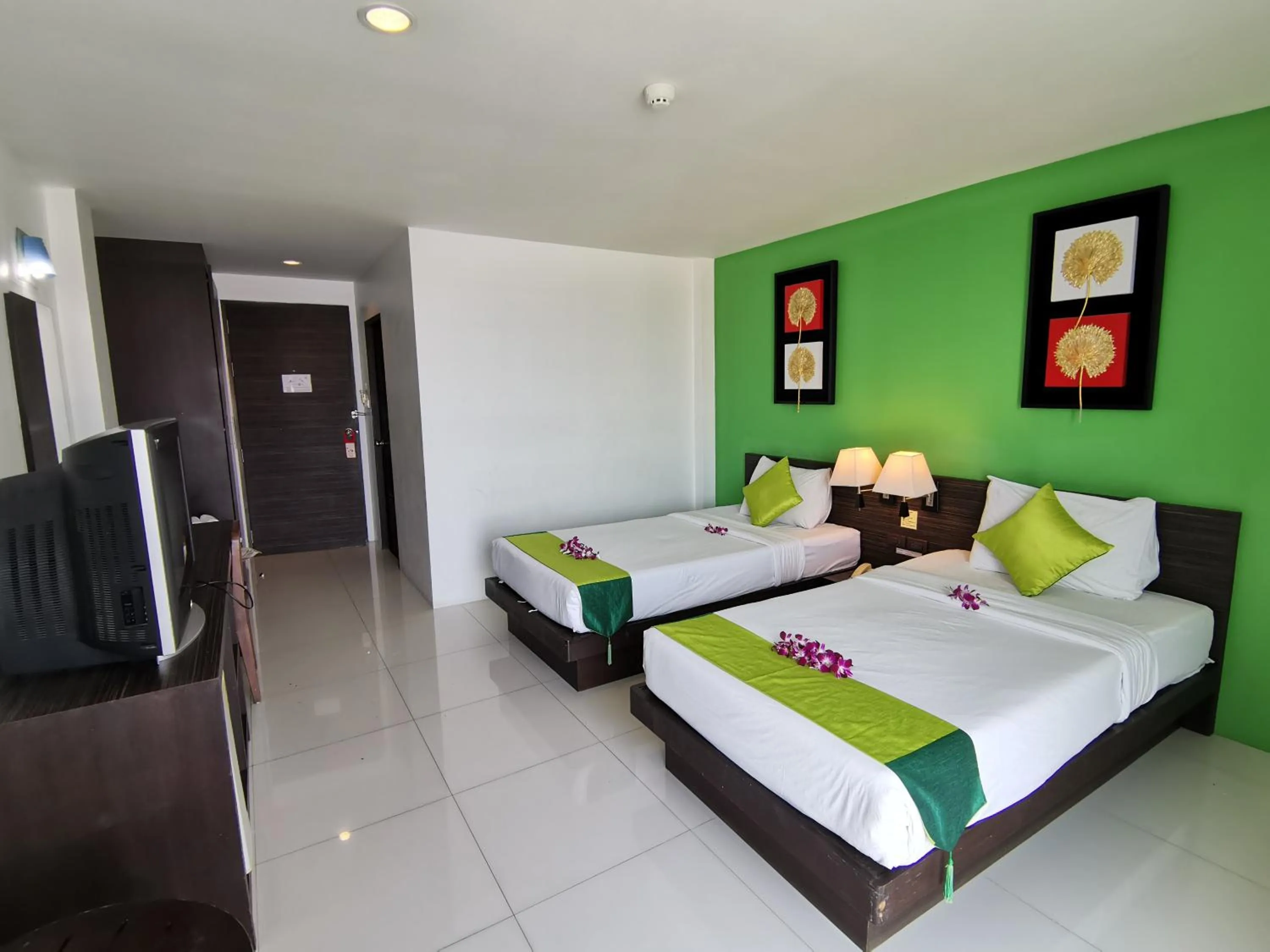 bunk bed, Bed in Twin Hotel