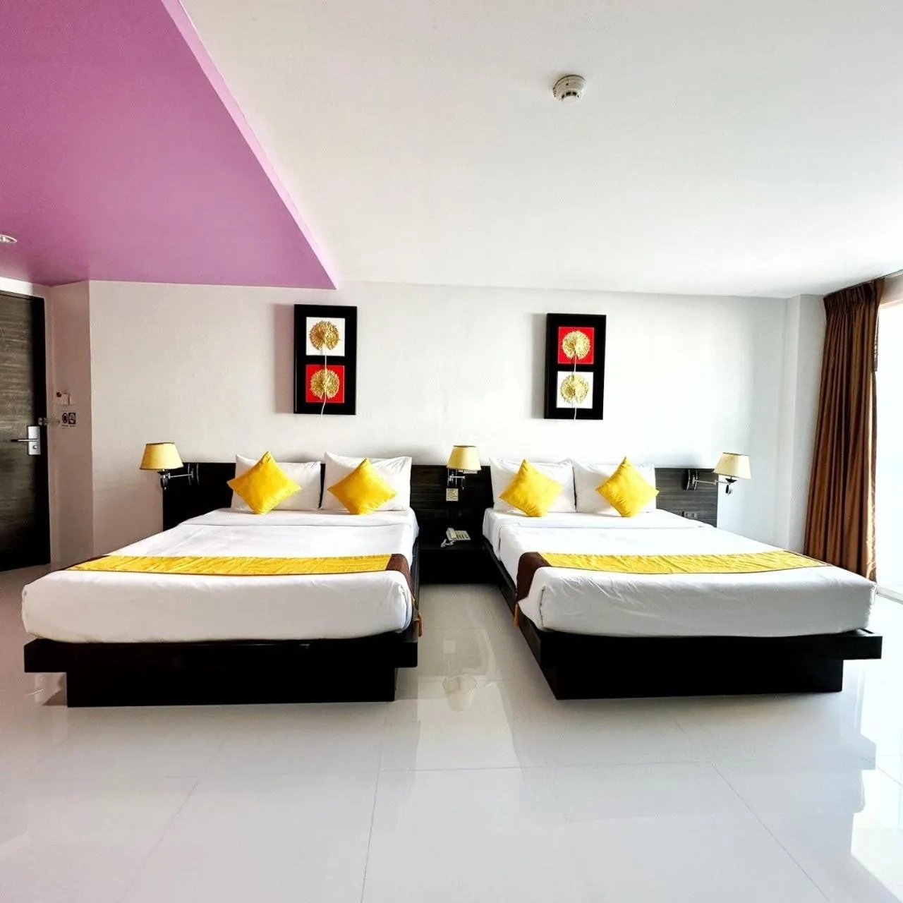 Photo of the whole room, Bed in Twin Hotel