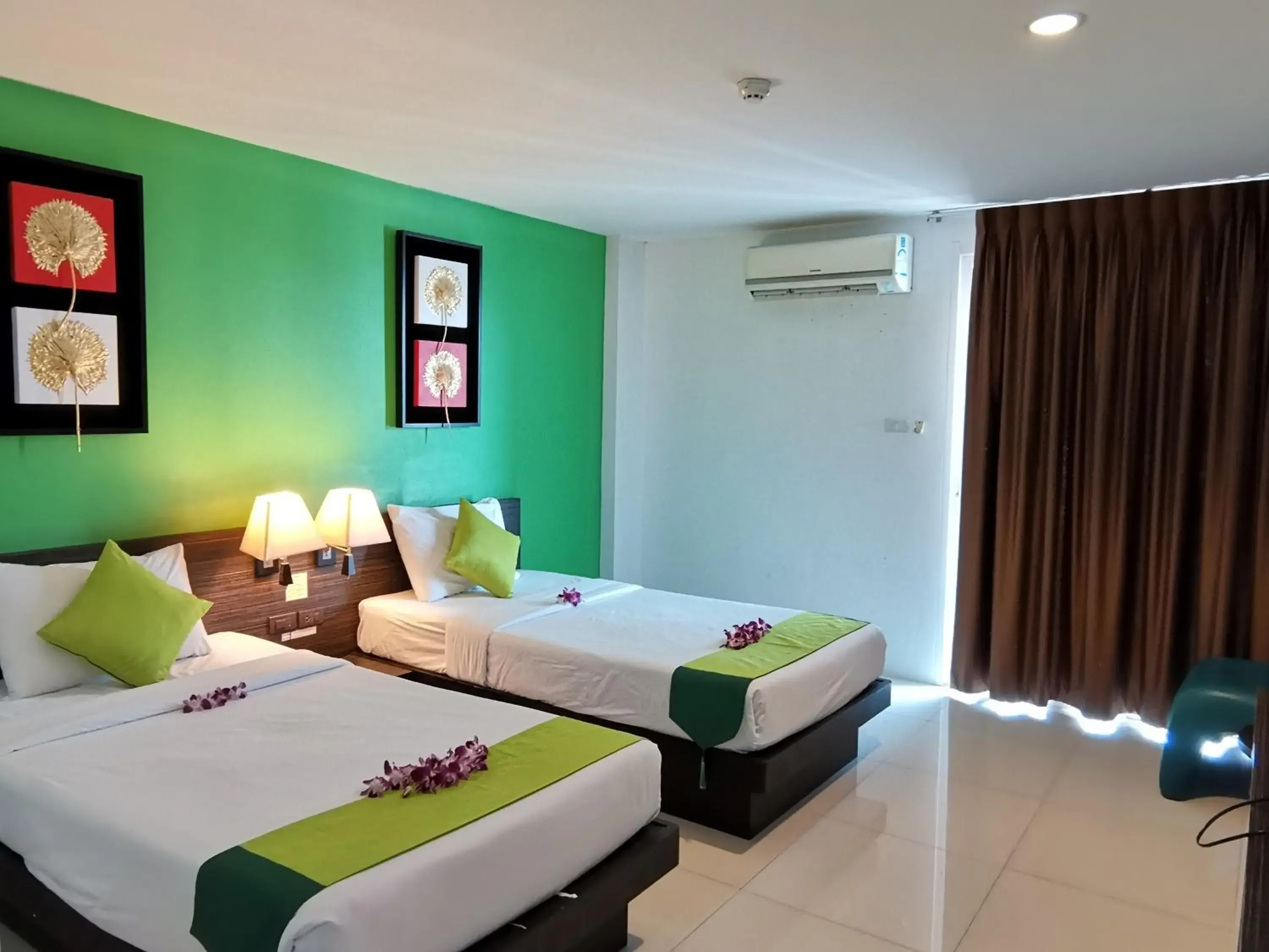 Bedroom, Bed in Twin Hotel Bedroom, Bed in Twin Hotel