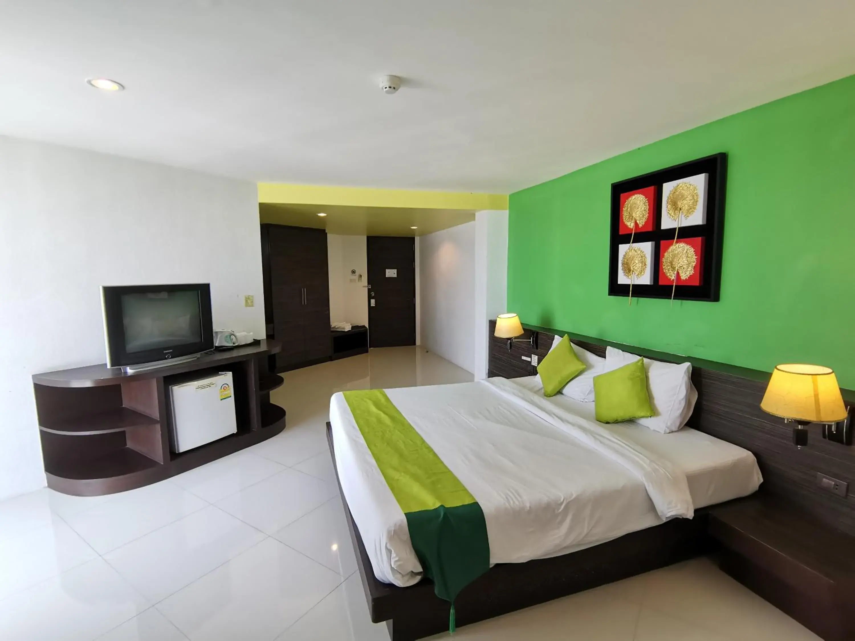 TV and multimedia, Bed in Twin Hotel TV and multimedia, Bed in Twin Hotel