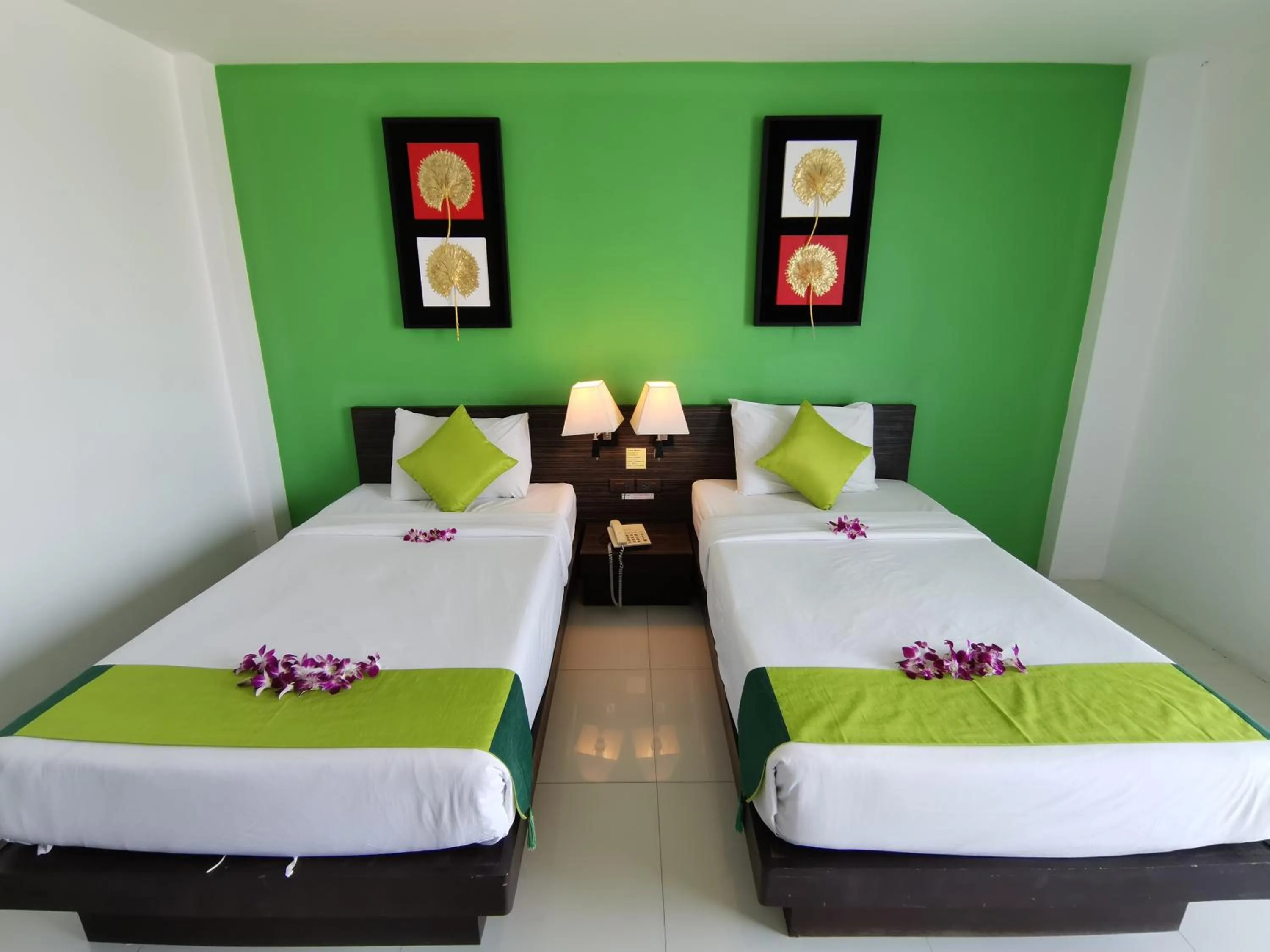 Bedroom, Bed in Twin Hotel