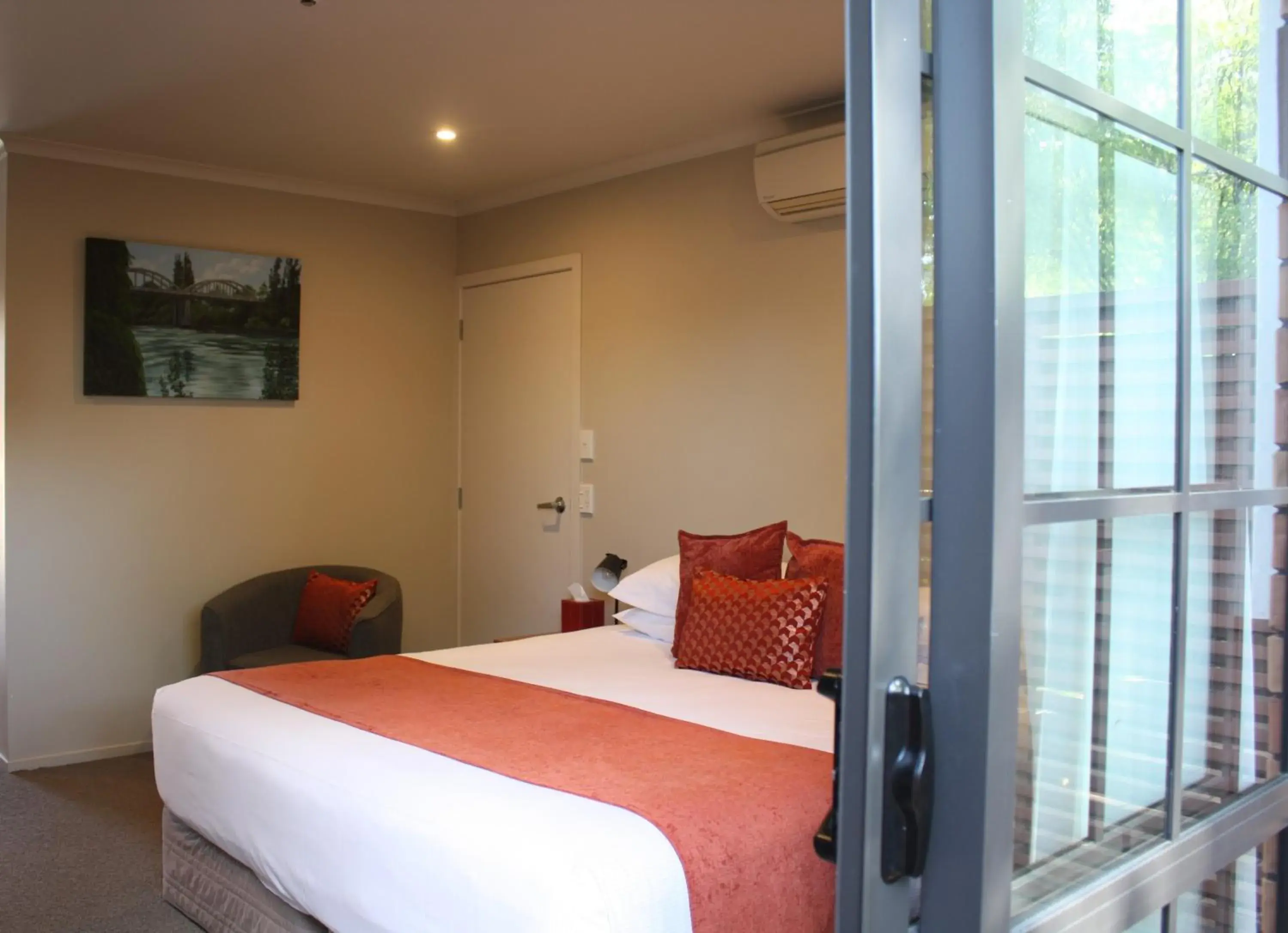 Studio - Disability Access in Albert Court Motor Lodge Studio - Disability Access in Albert Court Motor Lodge