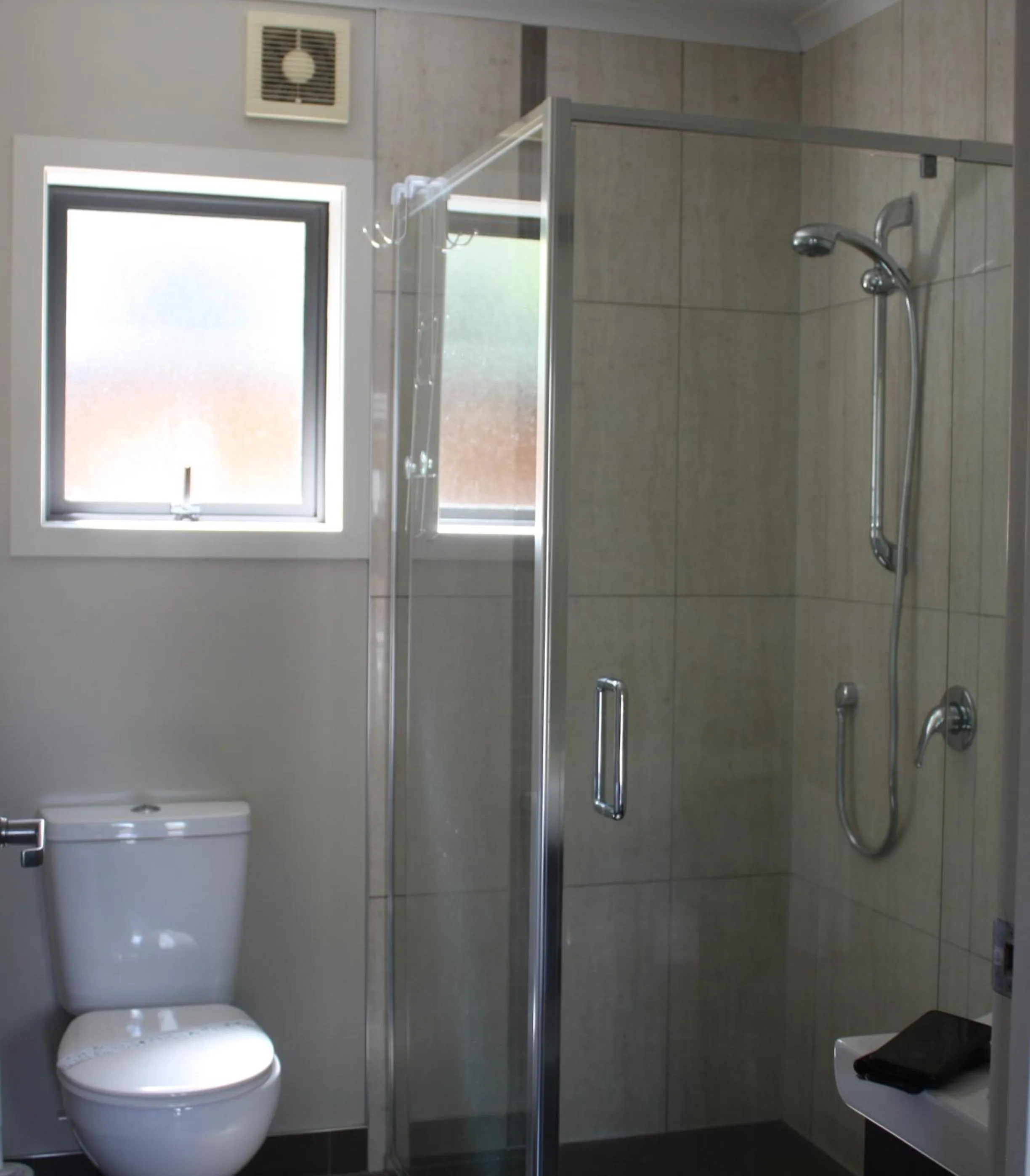 Shower in Albert Court Motor Lodge