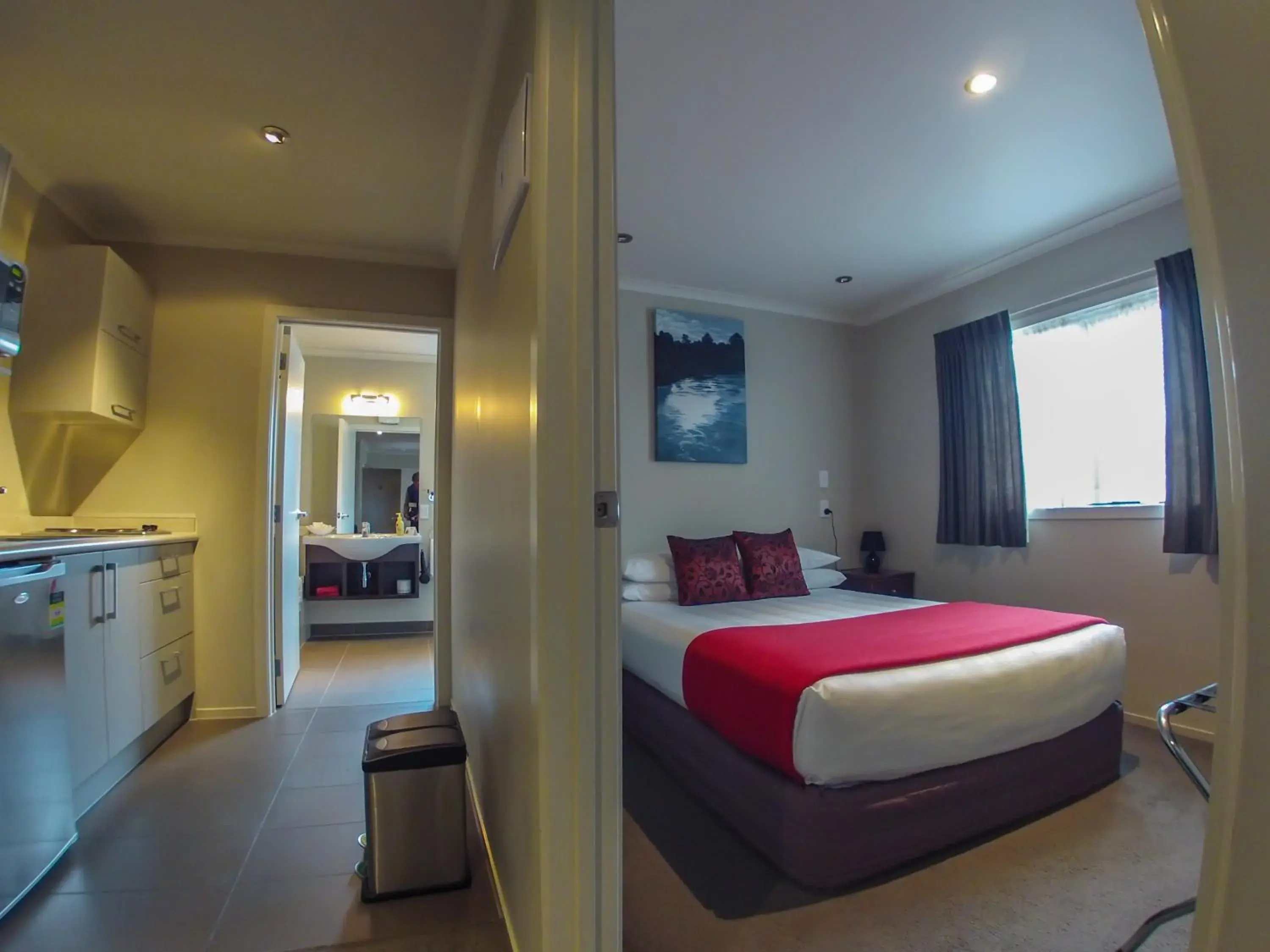 One-Bedroom Apartment with Spa Bath in Albert Court Motor Lodge One-Bedroom Apartment with Spa Bath in Albert Court Motor Lodge