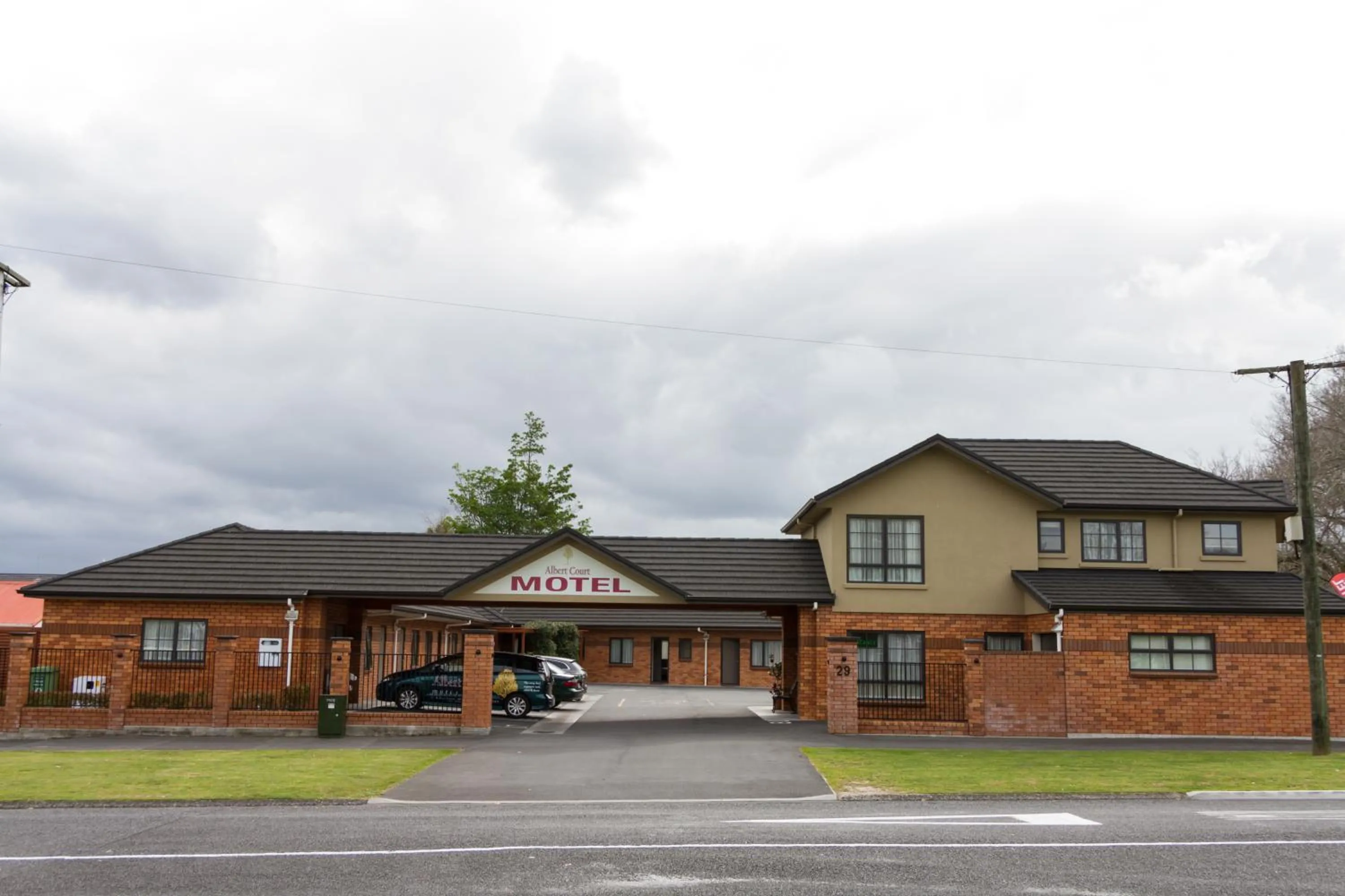 Facade/entrance in Albert Court Motor Lodge