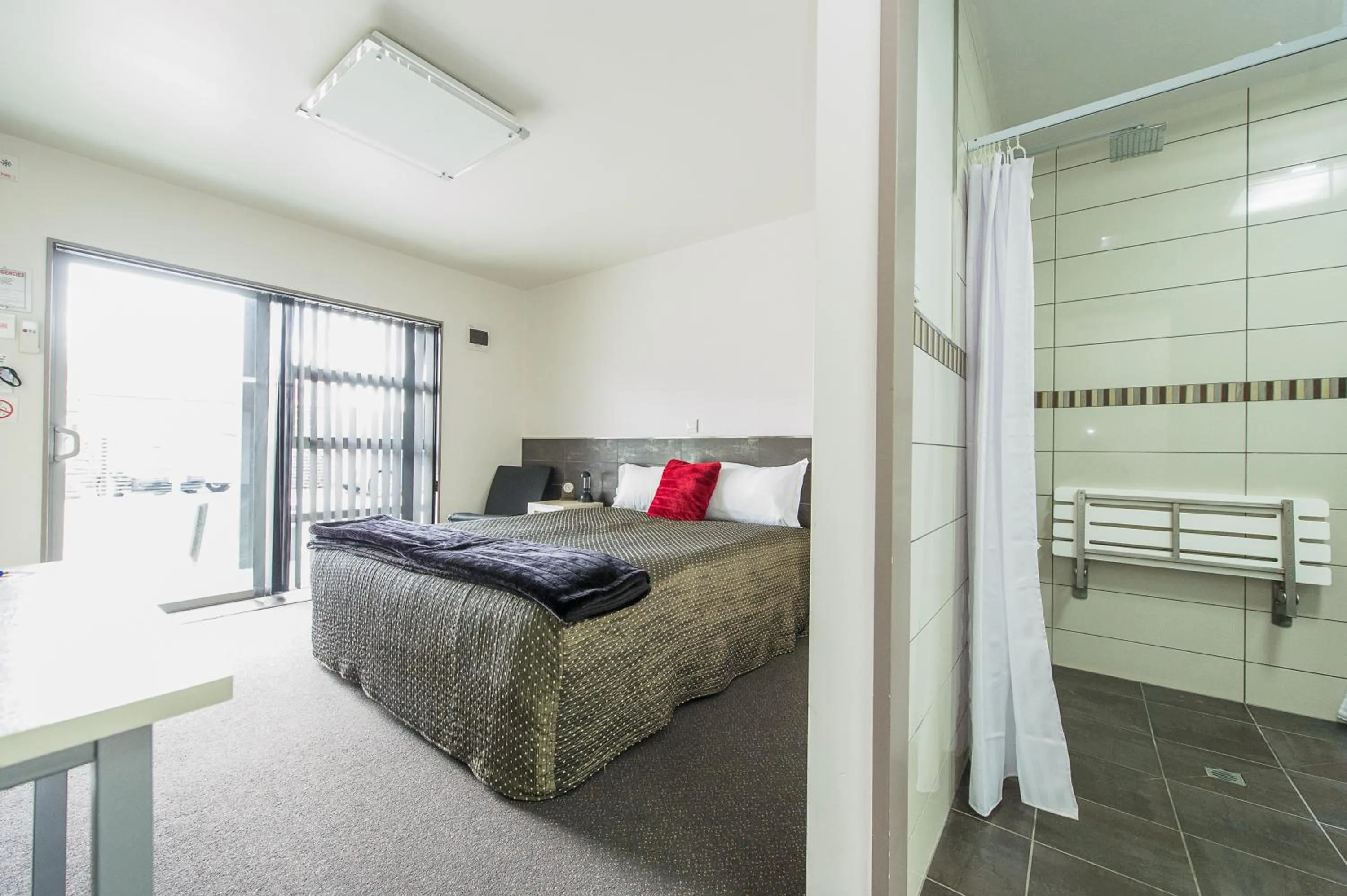 Bed in 151 On London Motel & Conference Centre