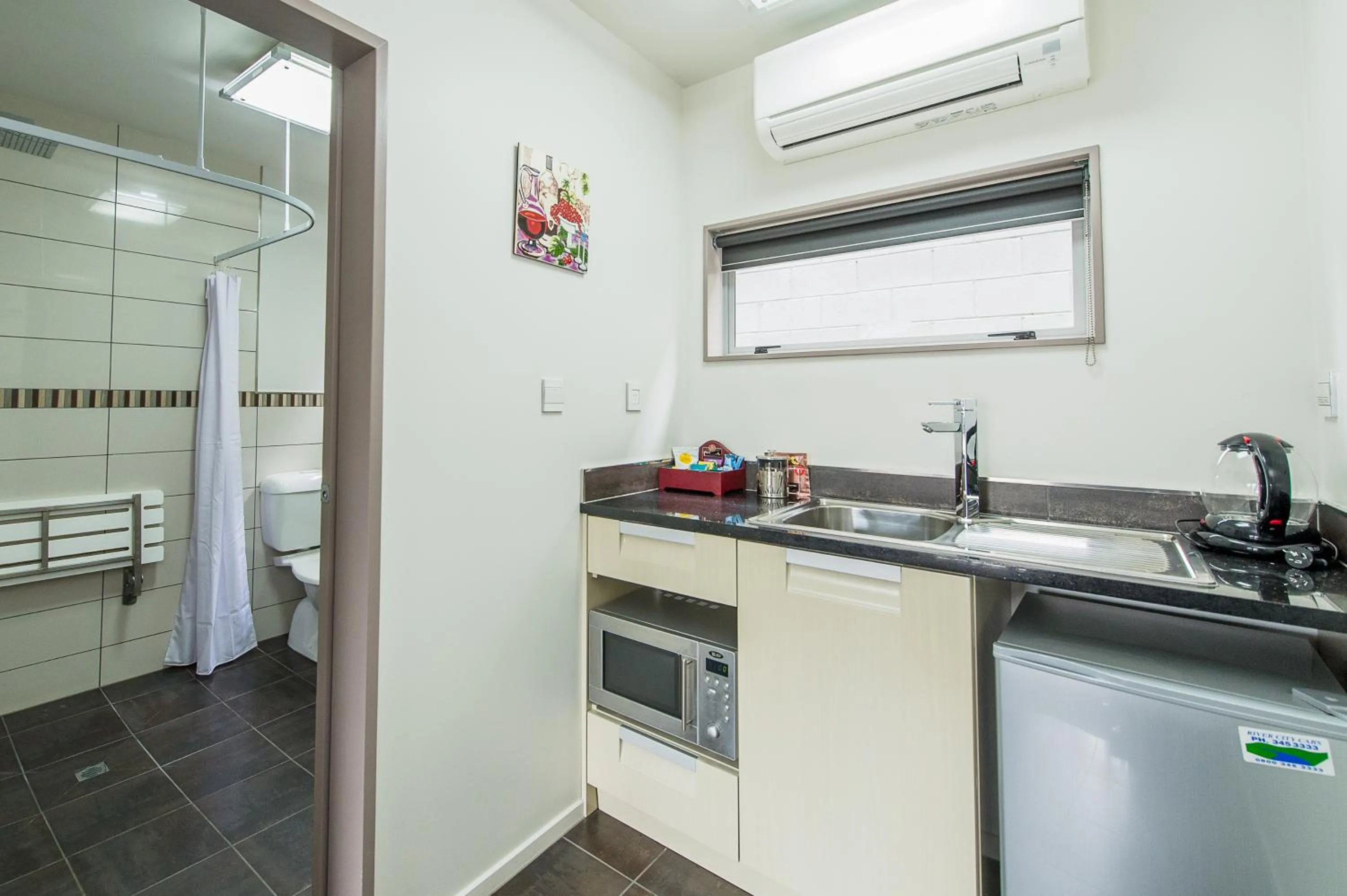 Kitchen or kitchenette in 151 On London Motel & Conference Centre