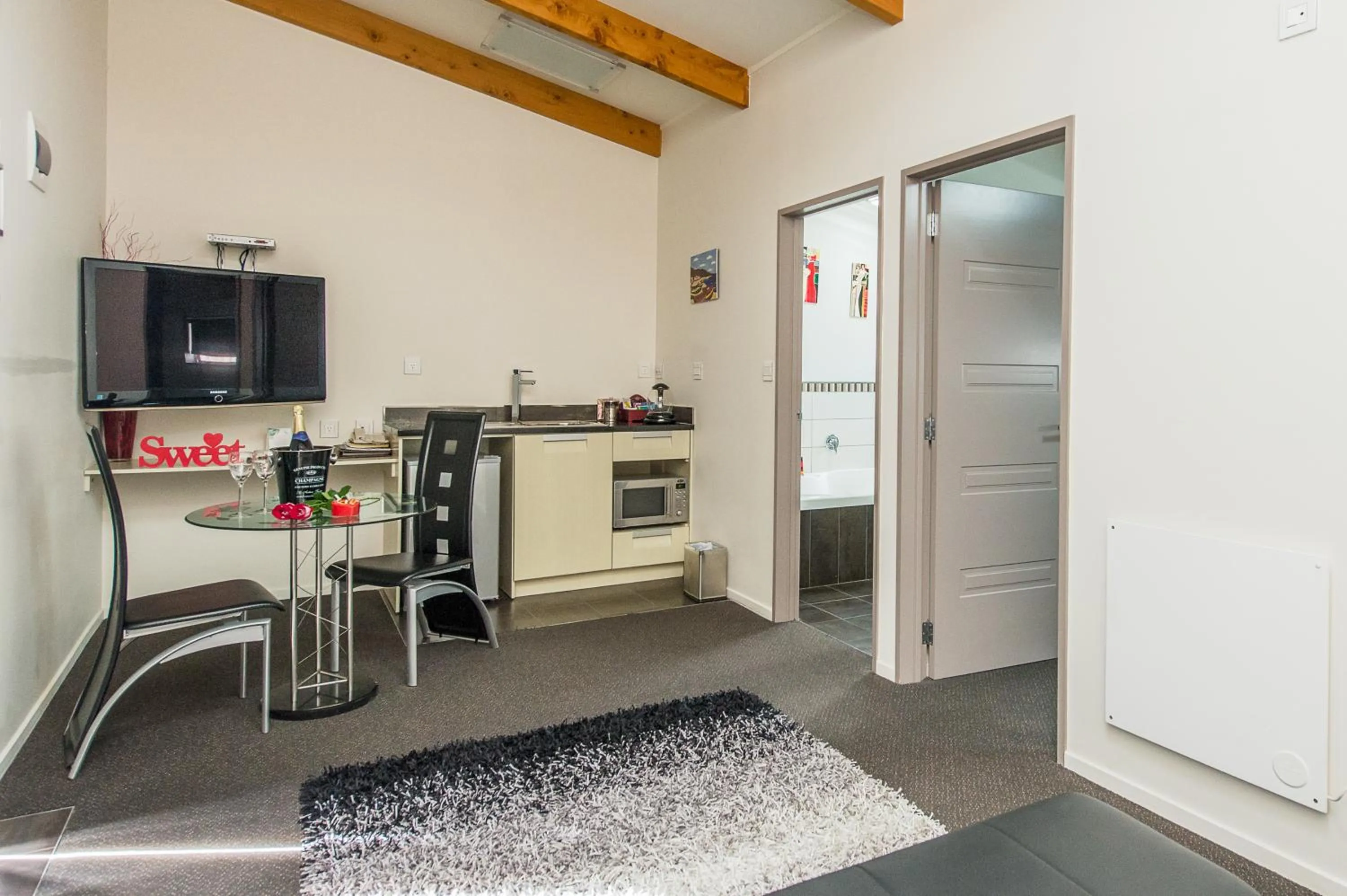 Coffee/tea facilities in 151 On London Motel & Conference Centre