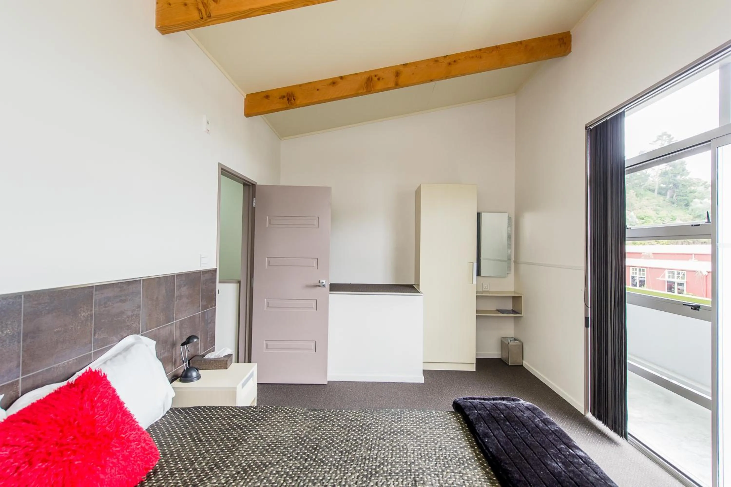 Bed in 151 On London Motel & Conference Centre